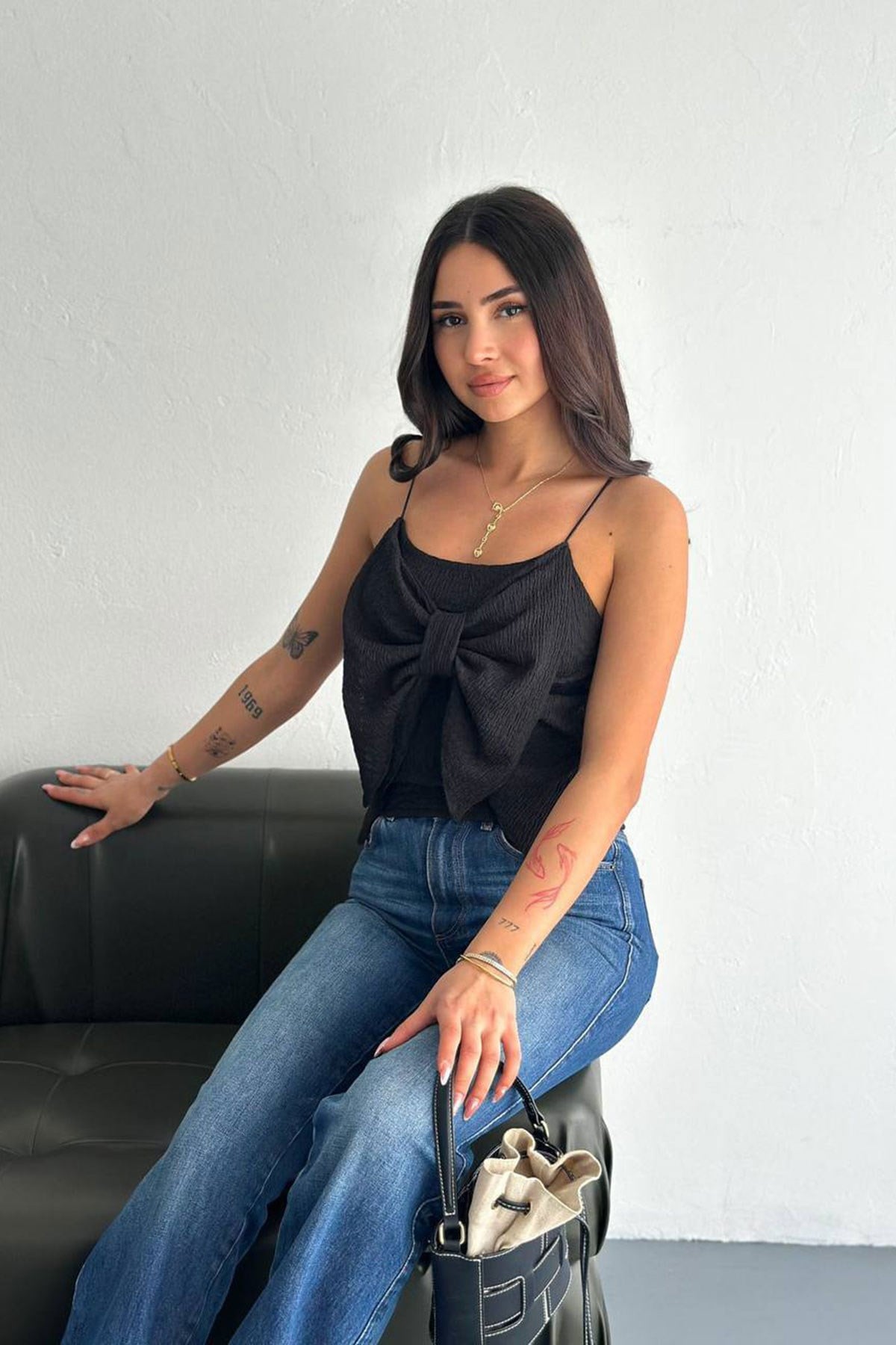 Fiyonk Detay Kabartma Kumaş Crop-Siyah SİYAH