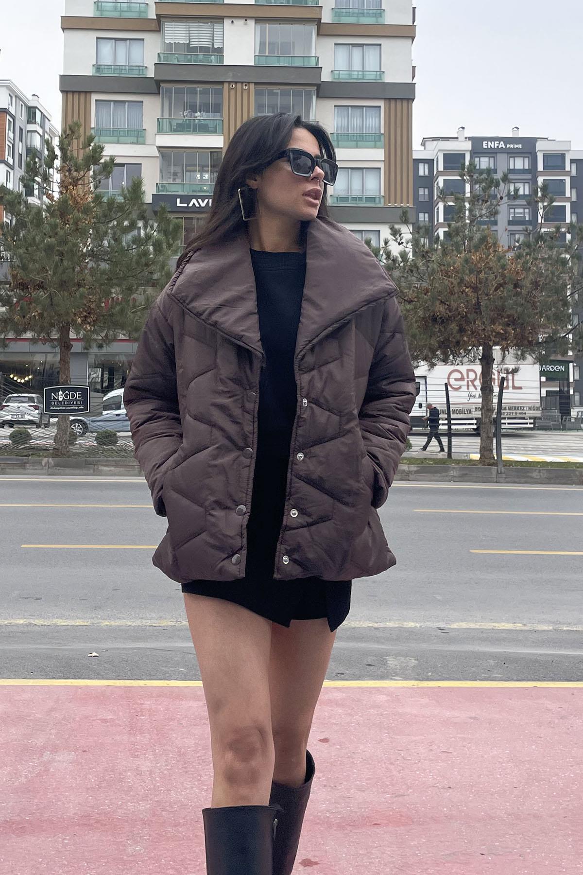 Geniş Yaka Kapitone Şişme Kısa Mont - Kahve KAHVE
