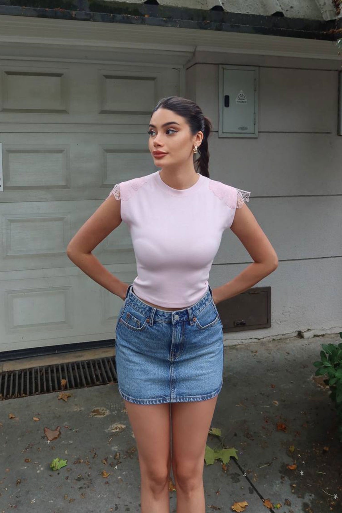 Omuzu Çiçek İşleme T-shirt PEMBE