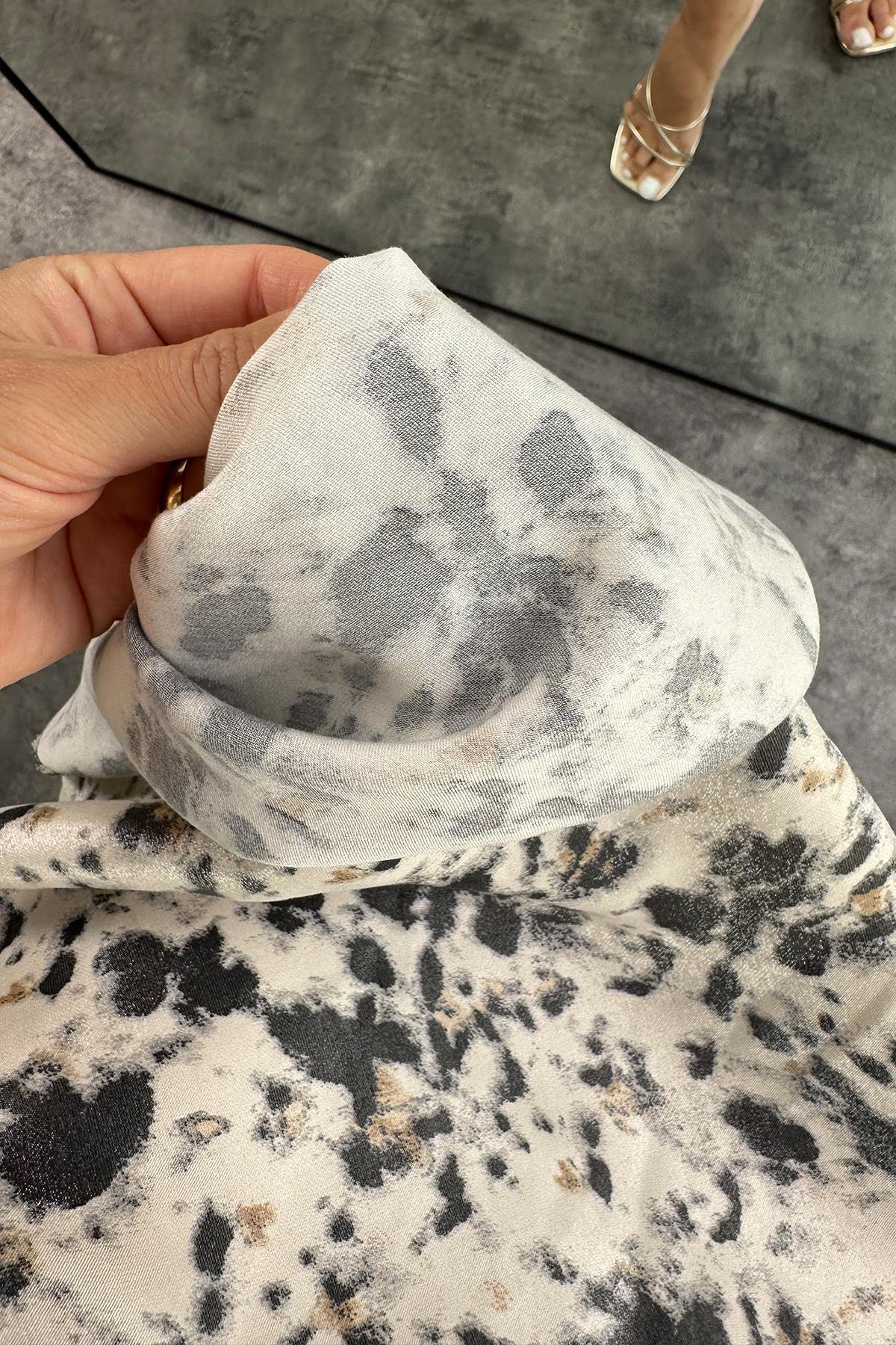 1. Sınıf Kalite Dışı Saten İçi Viskos Özel Dokulu Midi Boy Siyah Taş Desenli Etek