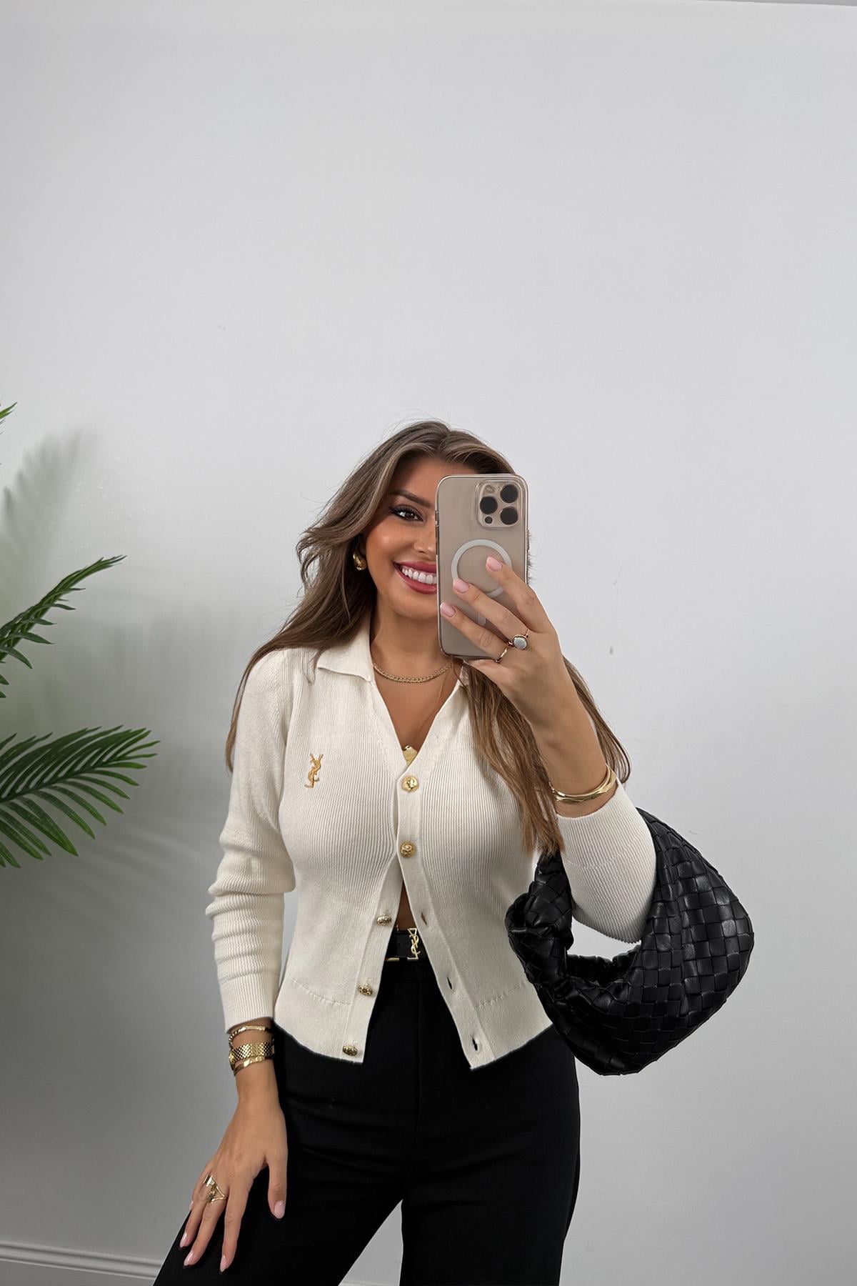 1. Sınıf Kalite Marka Model Gold Nakışlı Hırka Krem