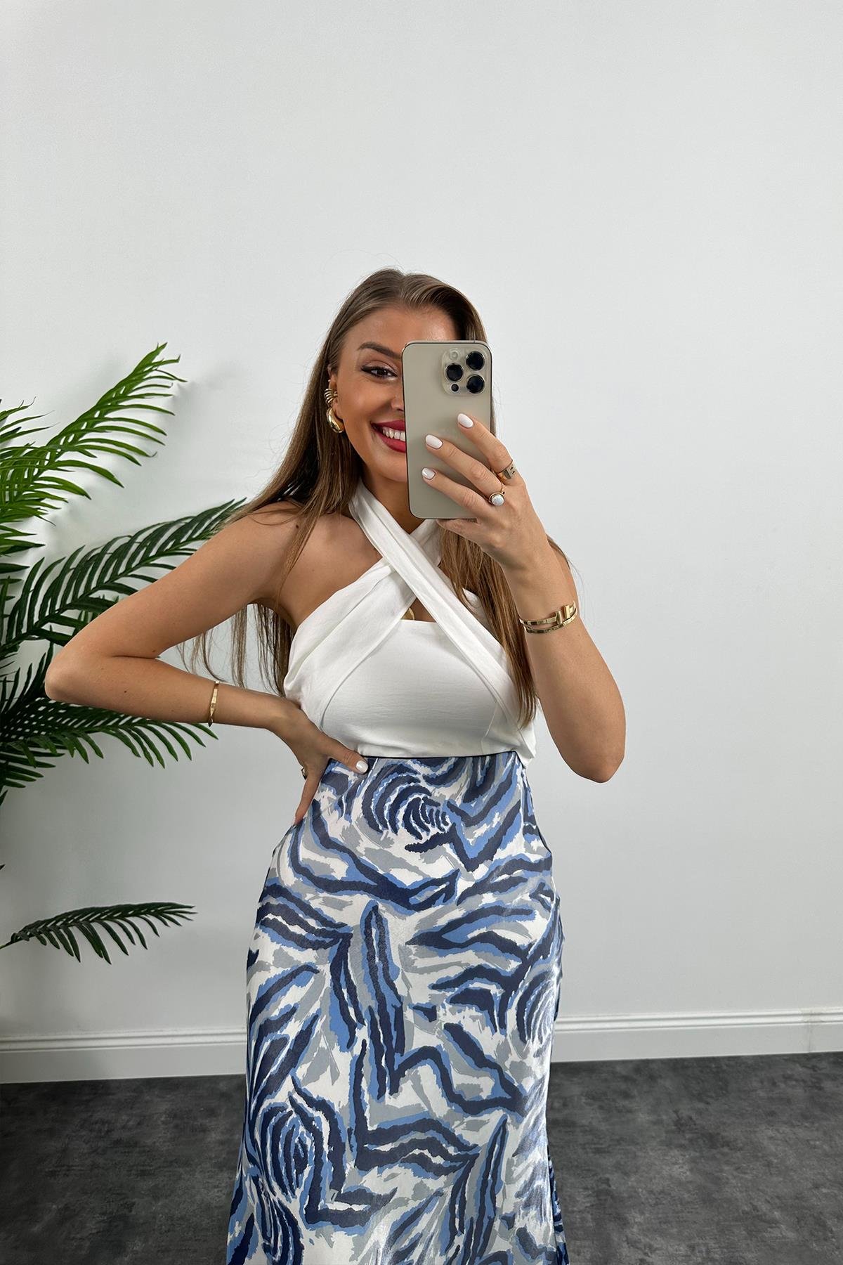 1. Sınıf Kalite Dışı Saten İçi Viskos Özel Dokulu Midi Boy Etek Mavi Beyaz Desenli