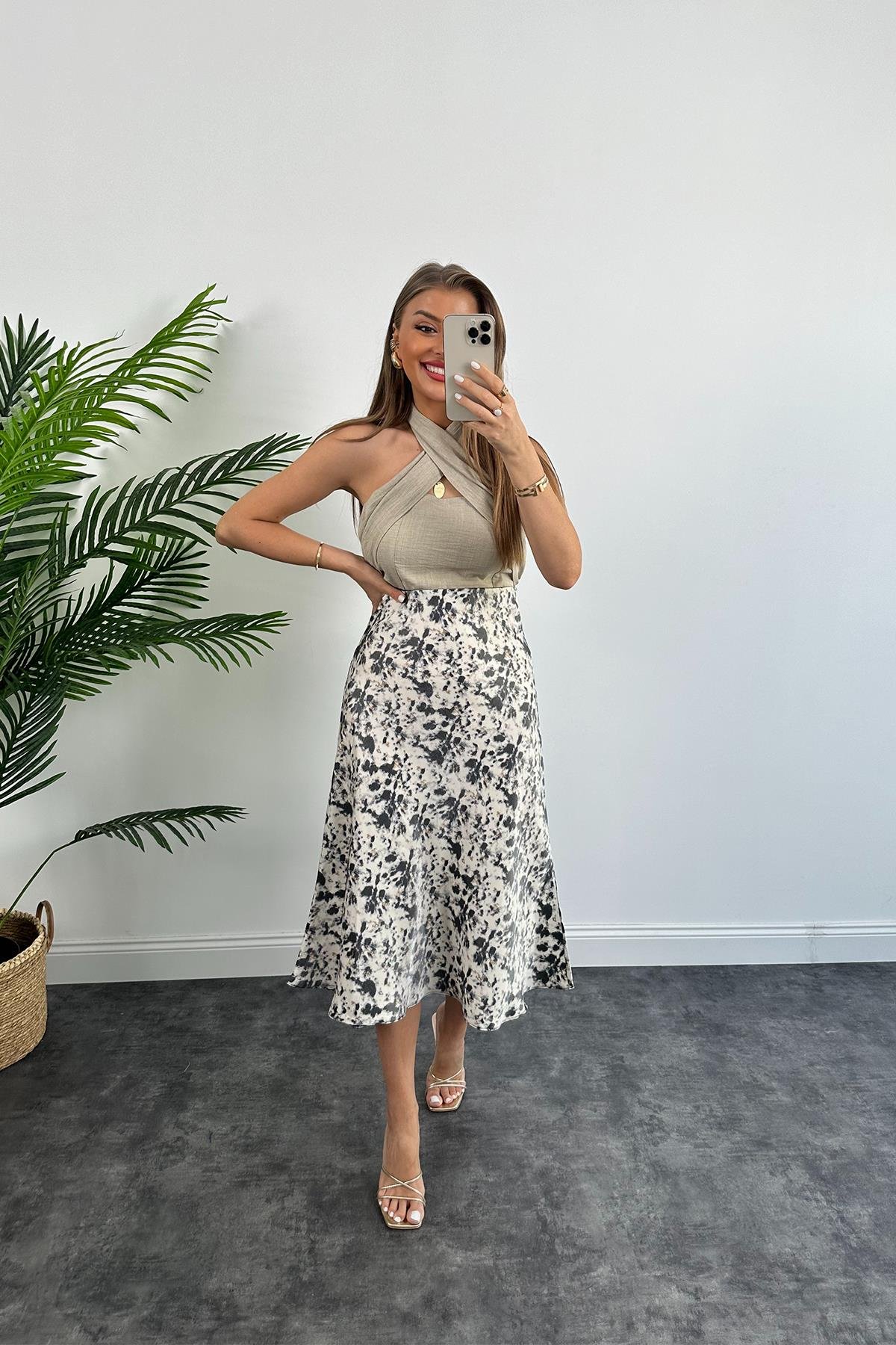 1. Sınıf Kalite Dışı Saten İçi Viskos Özel Dokulu Midi Boy Siyah Taş Desenli Etek