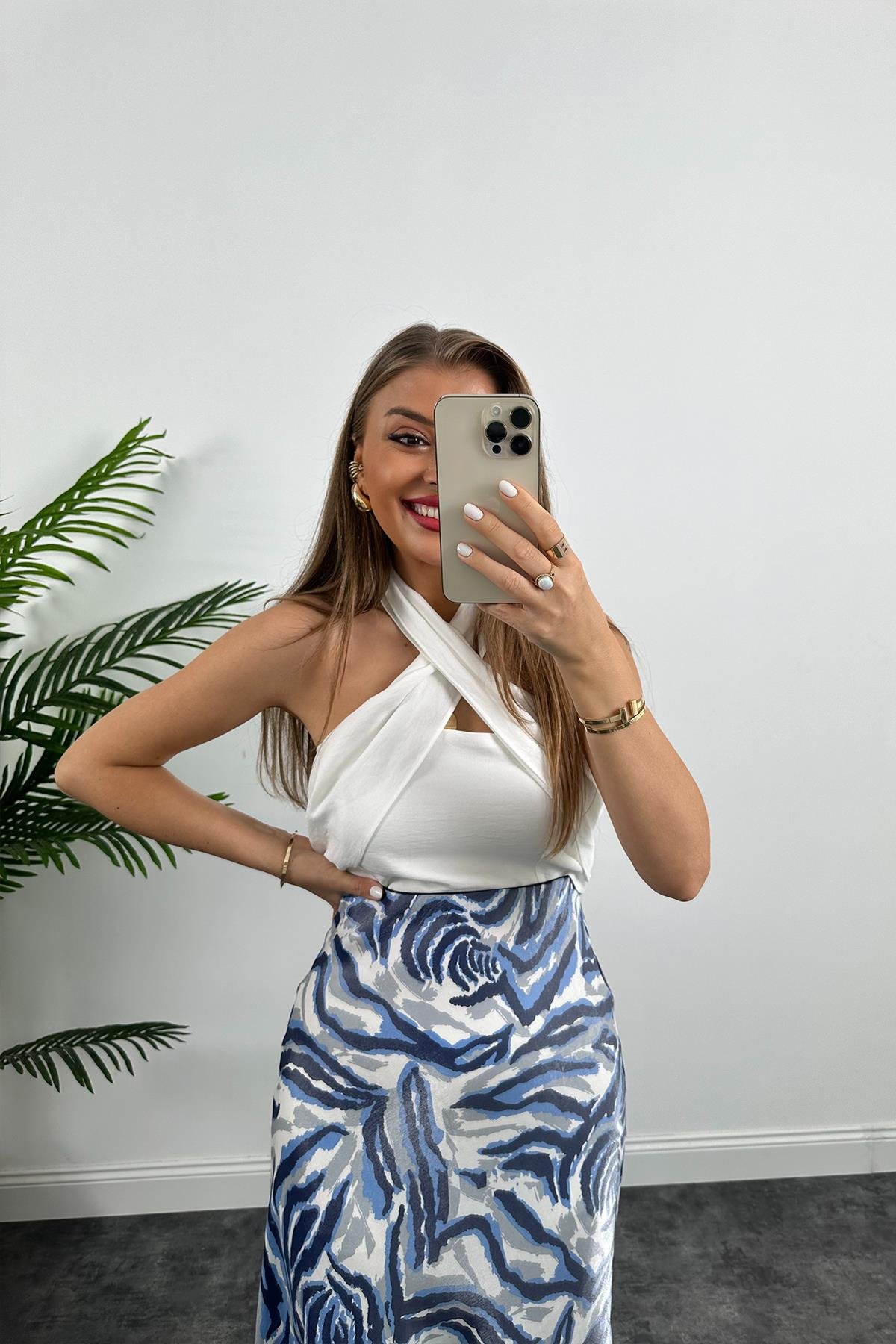 1. Sınıf Kalite Dışı Saten İçi Viskos Özel Dokulu Midi Boy Etek Mavi Beyaz Desenli