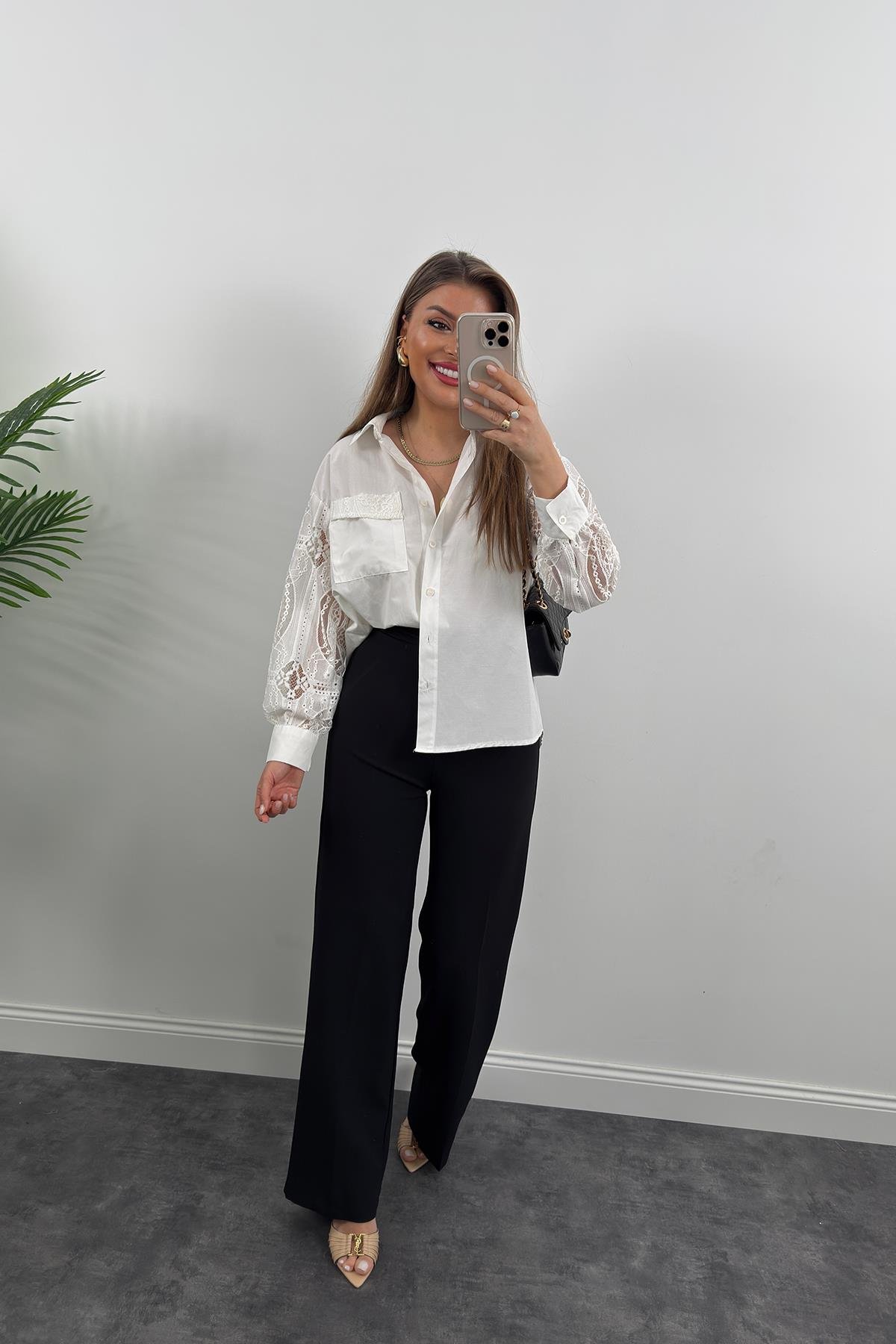 Bebe Marka Kolları Dantel Tasarım Gömlek Beyaz