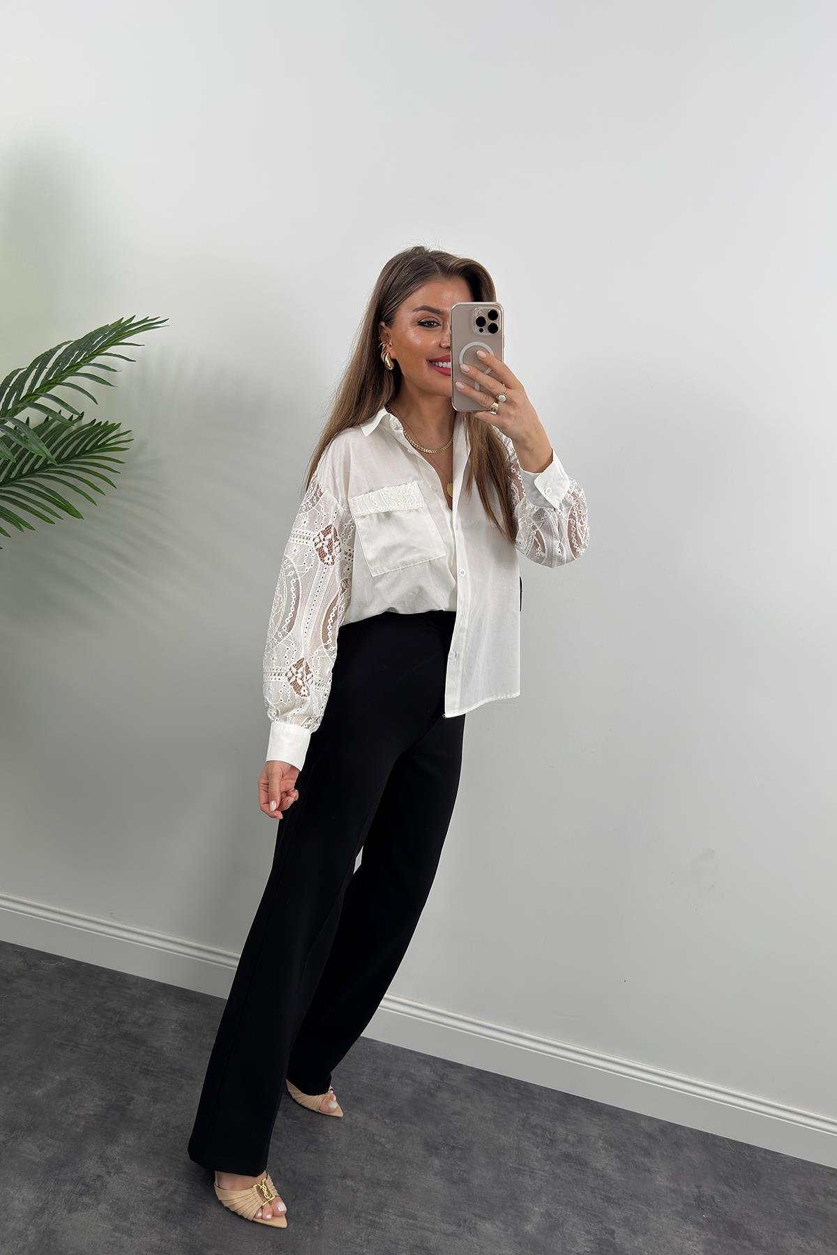 Bebe Marka Kolları Dantel Tasarım Gömlek Beyaz