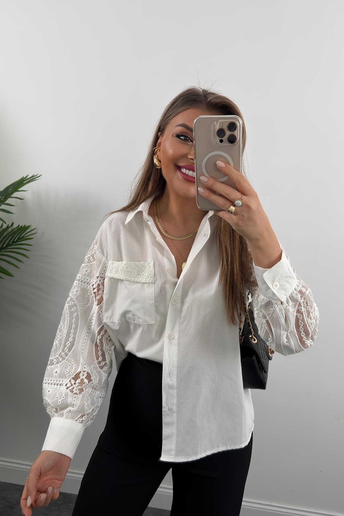 Bebe Marka Kolları Dantel Tasarım Gömlek Beyaz