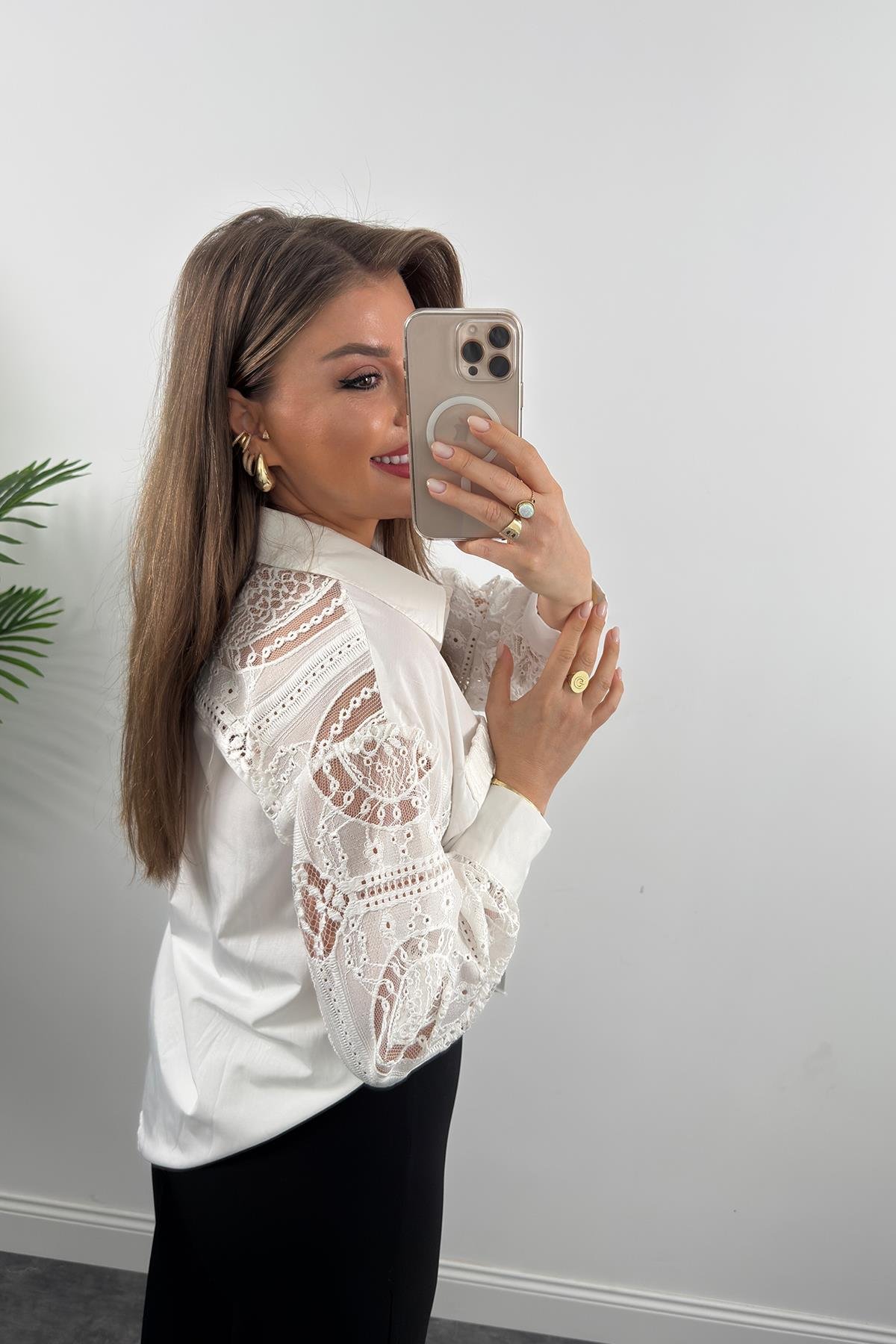 Bebe Marka Kolları Dantel Tasarım Gömlek Beyaz