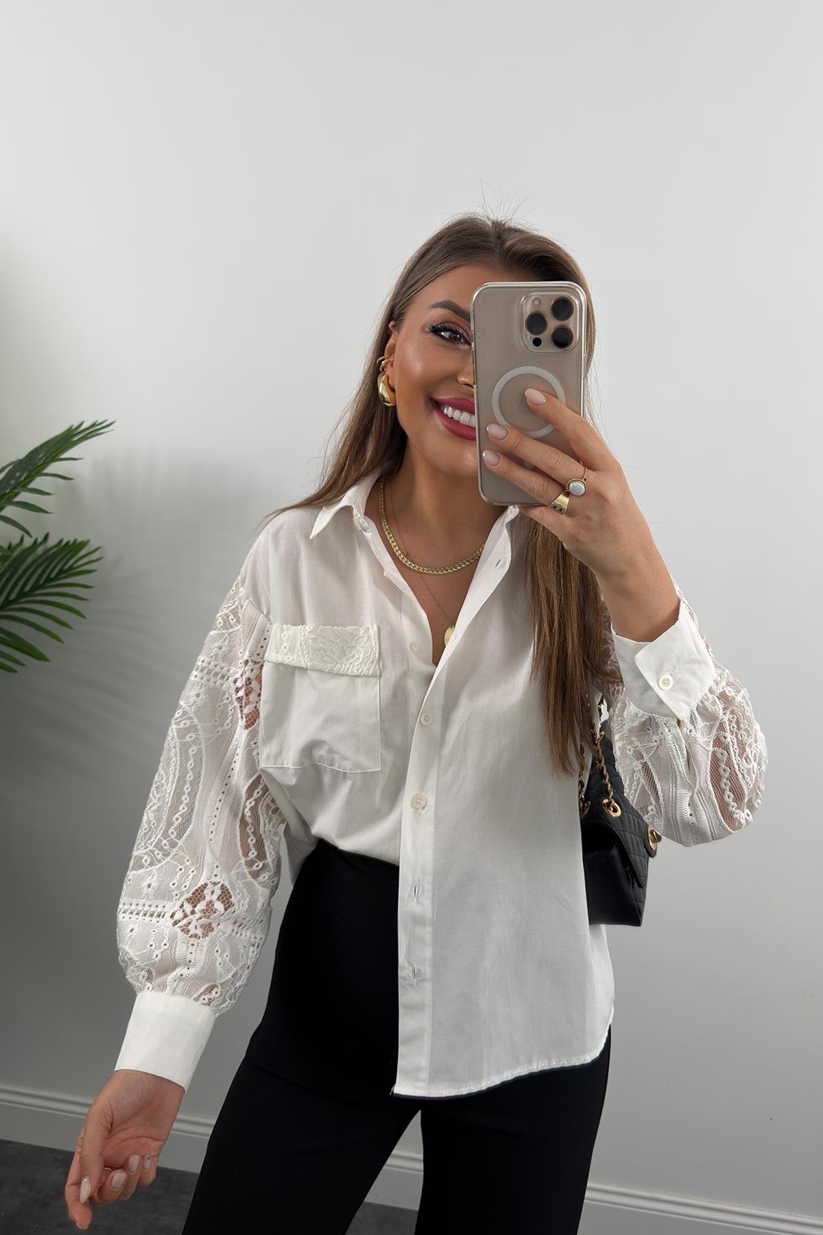 Bebe Marka Kolları Dantel Tasarım Gömlek Beyaz