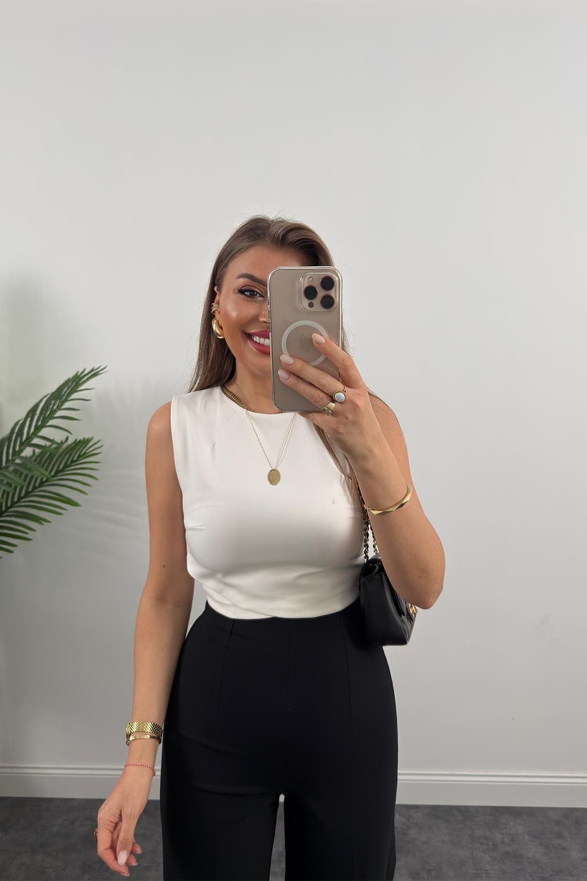 Bebe Marka Sırtı Fermuarlı Önü Zarf Klasik Kumaş Bluz Beyaz