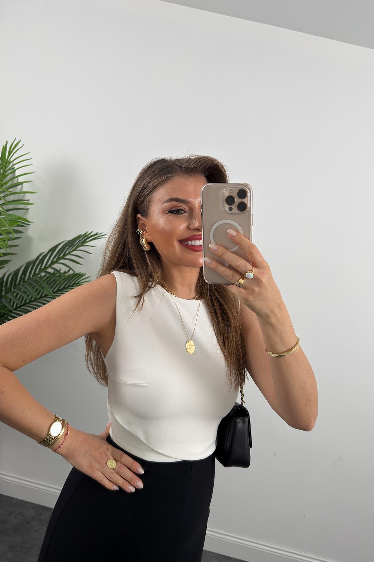 Bebe Marka Sırtı Fermuarlı Önü Zarf Klasik Kumaş Bluz Beyaz