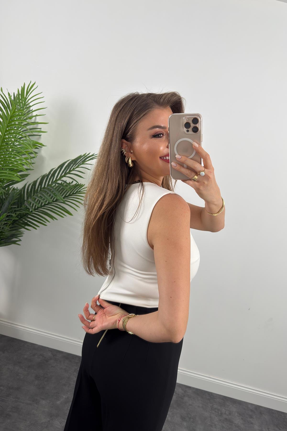 Bebe Marka Sırtı Fermuarlı Önü Zarf Klasik Kumaş Bluz Beyaz