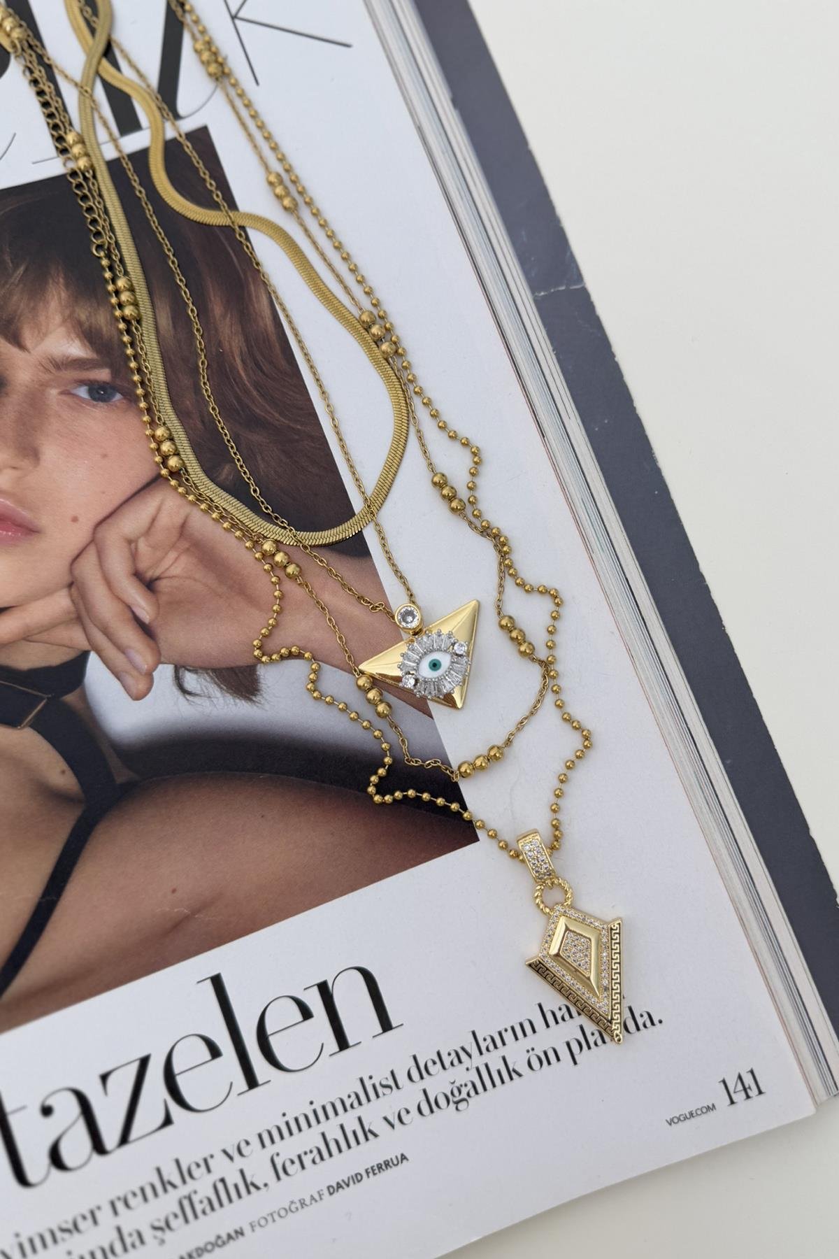 Çelik Üçgen Göz Detaylı Set Kolye