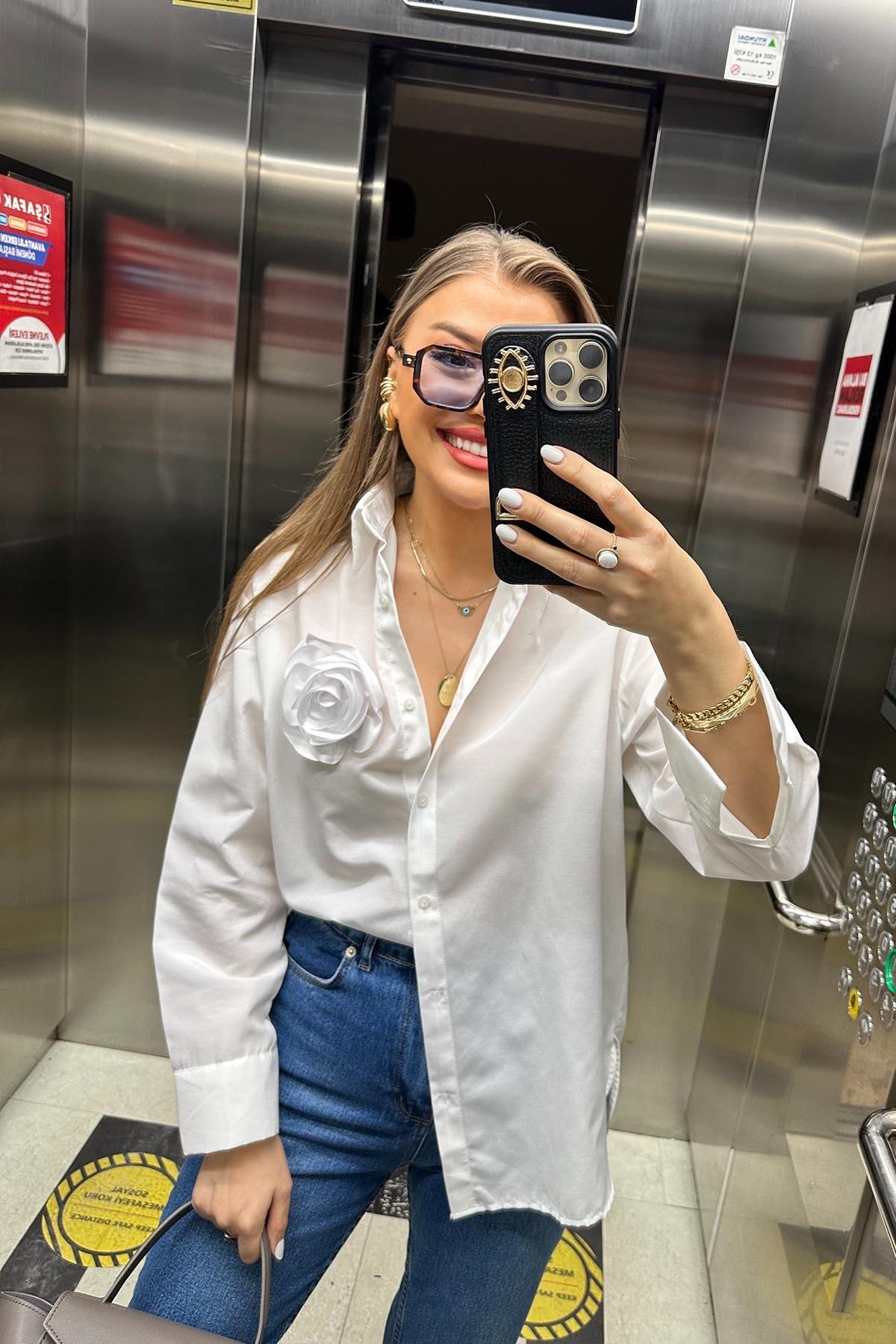 Çiçek Broşlu Pamuk Poplin Basic Beyaz Gömlek