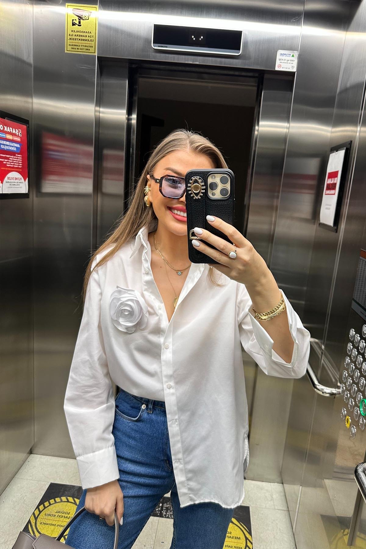 Çiçek Broşlu Pamuk Poplin Basic Beyaz Gömlek