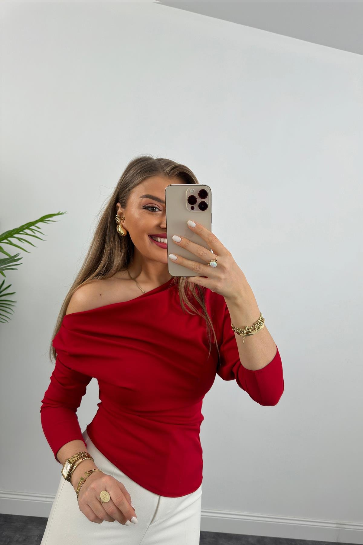 Düşük Omuz Drapeli Asimetrik Krep Bluz Kırmızı