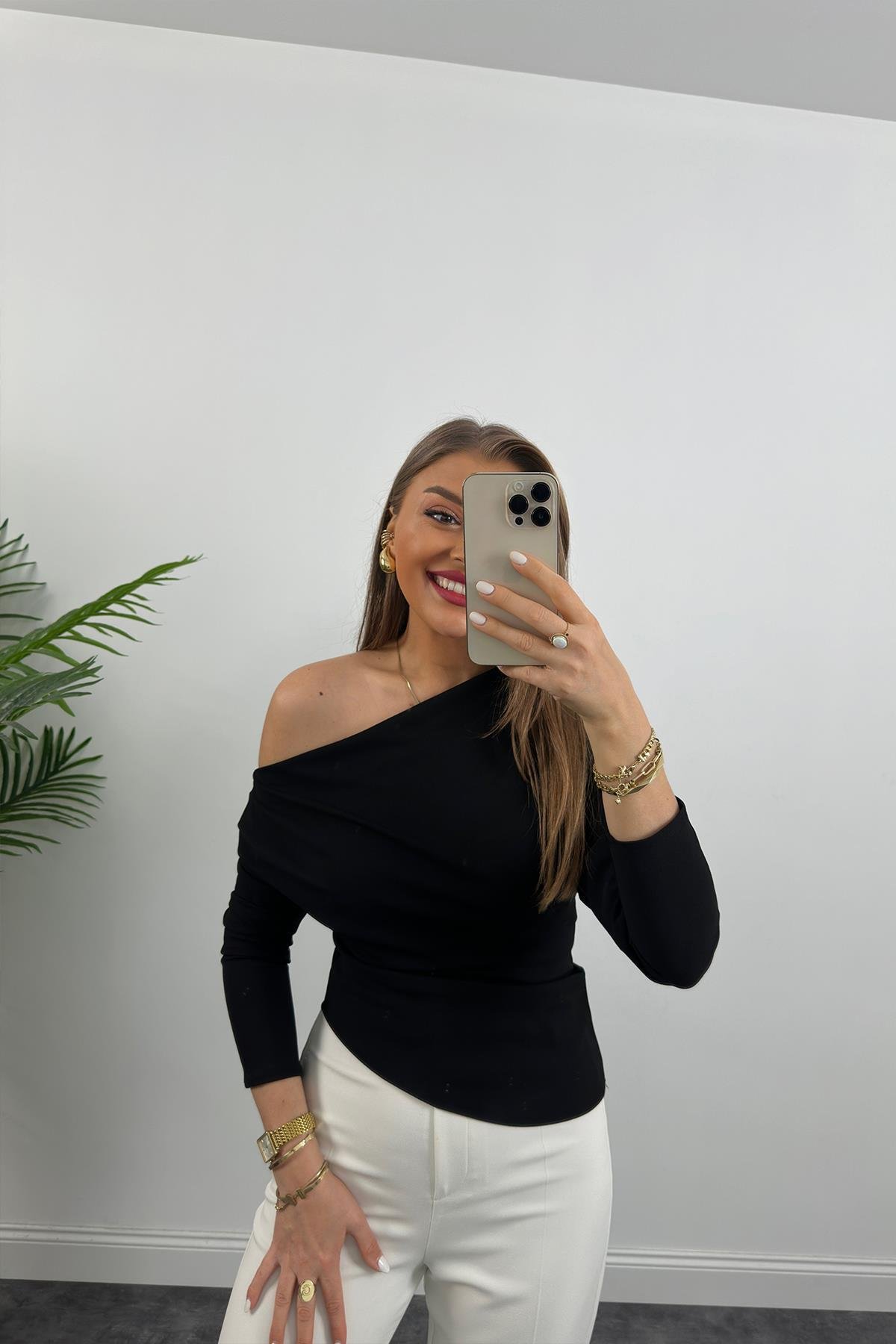 Düşük Omuz Drapeli Asimetrik Krep Bluz Siyah