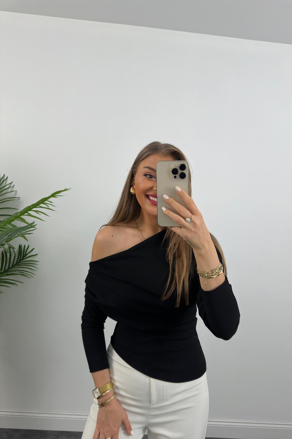 Düşük Omuz Drapeli Asimetrik Krep Bluz Siyah