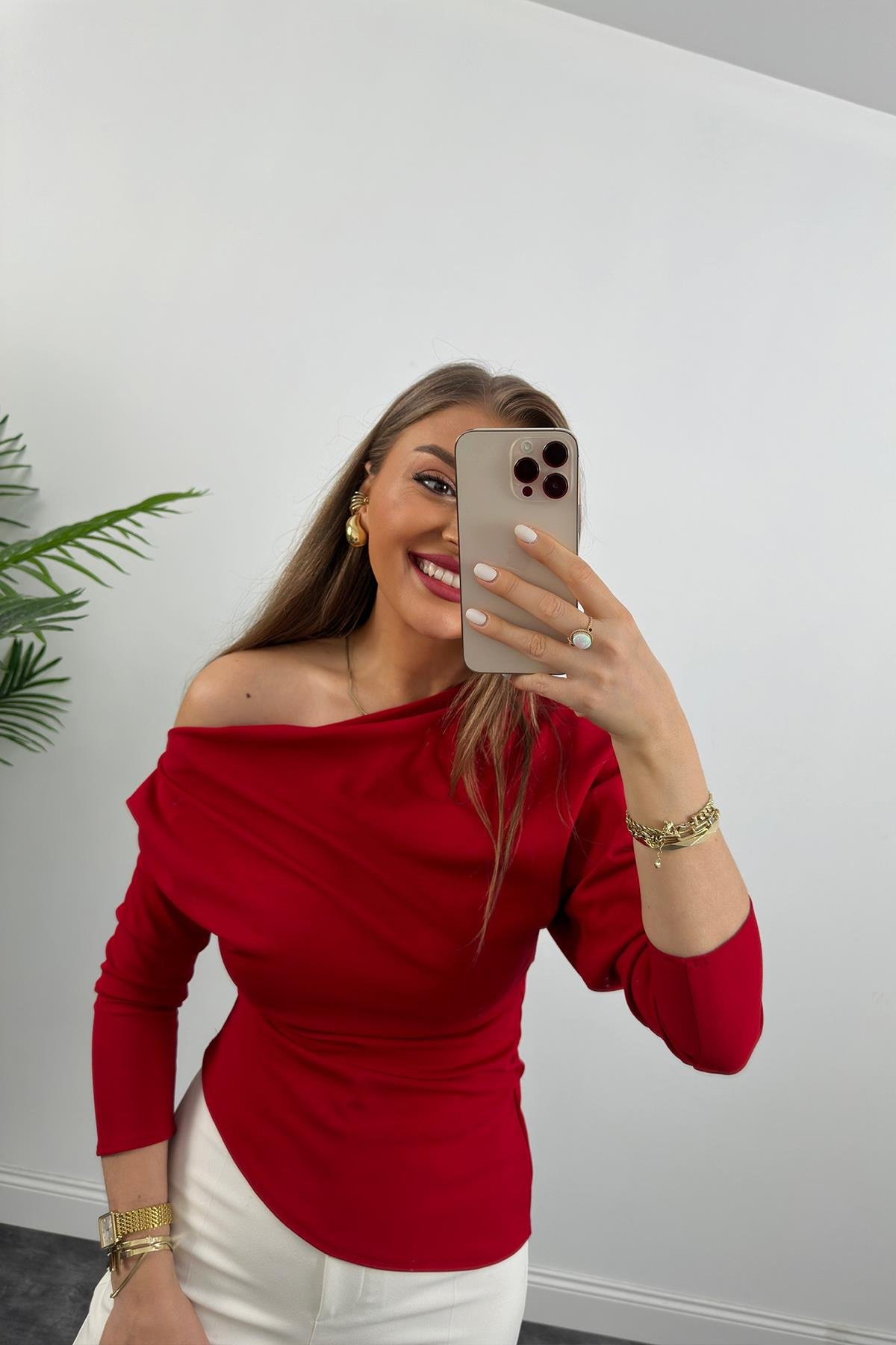 Düşük Omuz Drapeli Asimetrik Krep Bluz Kırmızı