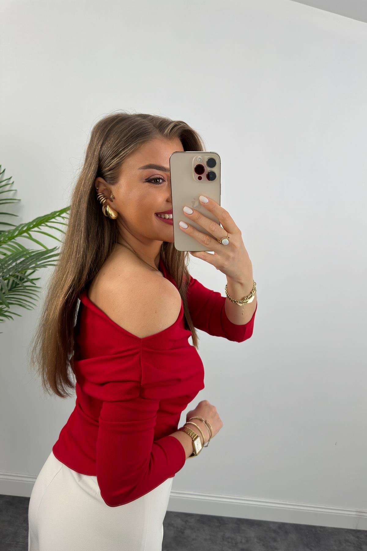 Düşük Omuz Drapeli Asimetrik Krep Bluz Kırmızı