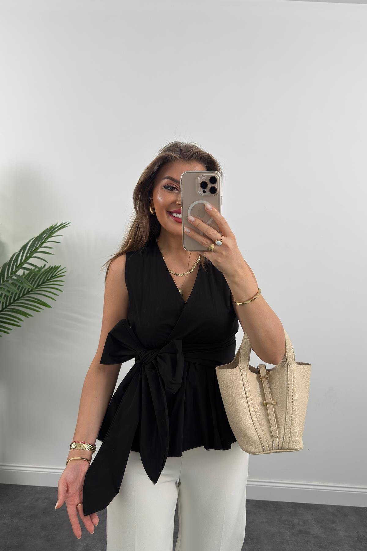 Eteği Valonlu Beli Kuşaklı Kruvaze Poplin Bluz Siyah