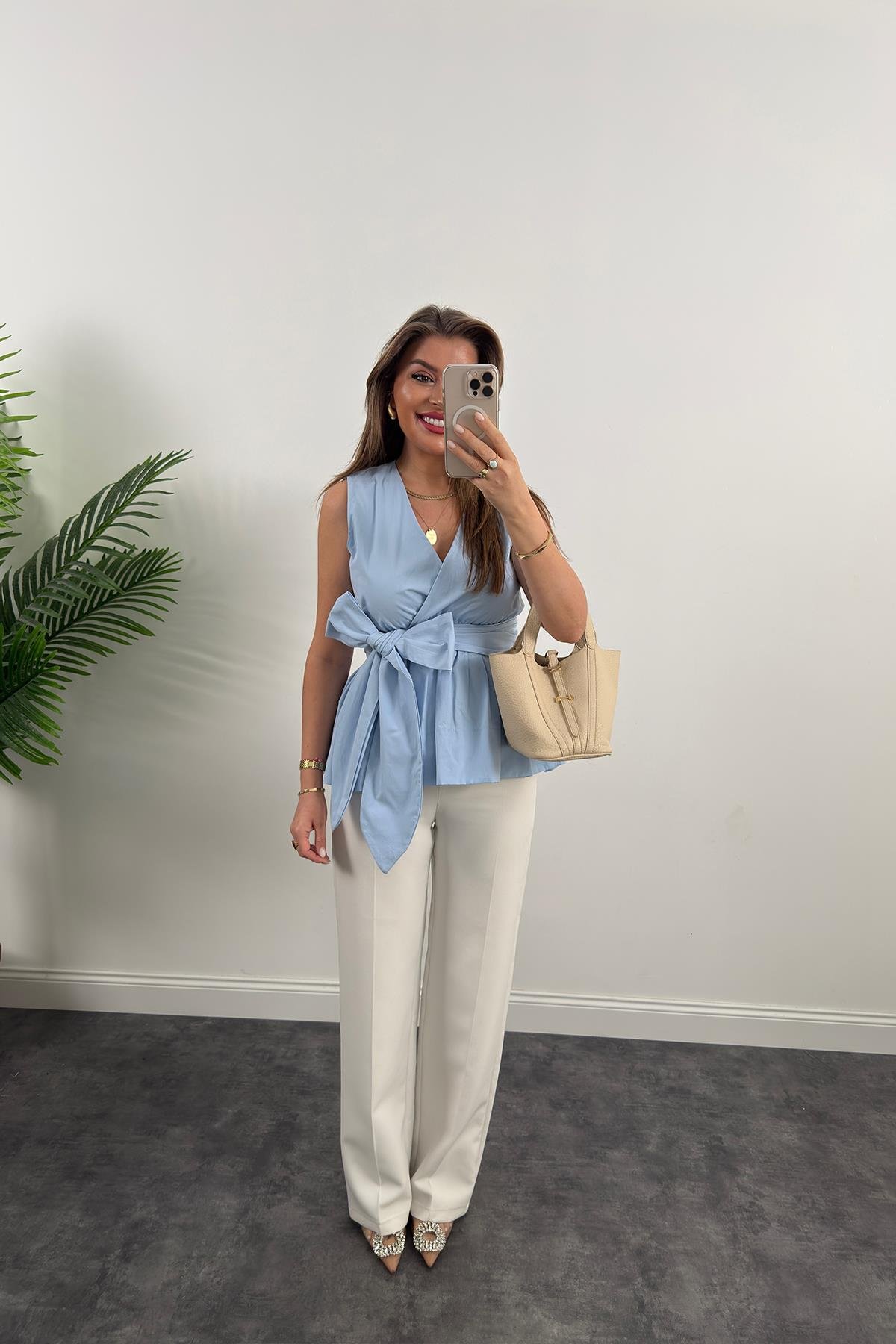 Eteği Valonlu Beli Kuşaklı Kruvaze Poplin Bluz Mavi