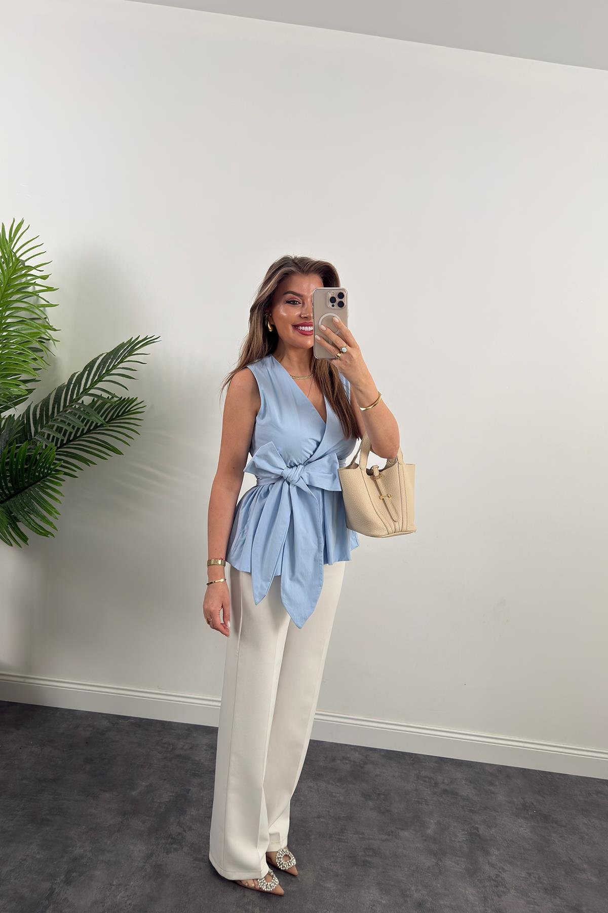 Eteği Valonlu Beli Kuşaklı Kruvaze Poplin Bluz Mavi