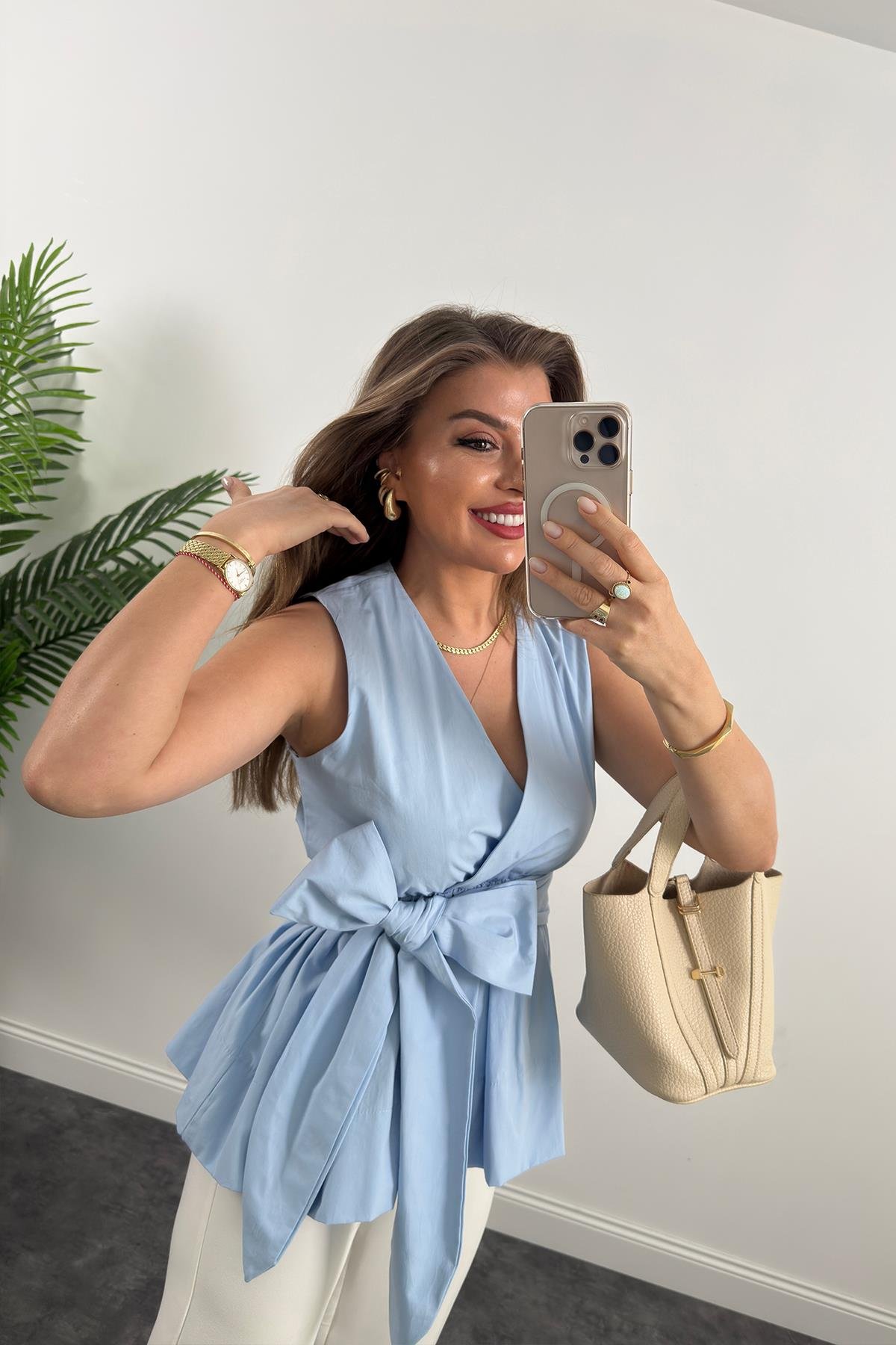 Eteği Valonlu Beli Kuşaklı Kruvaze Poplin Bluz Mavi