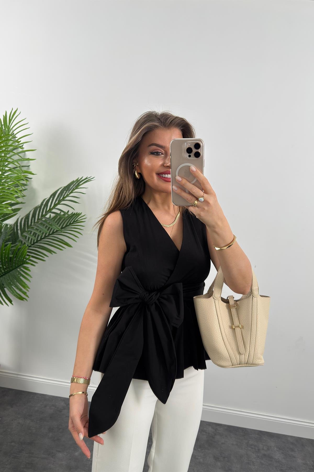 Eteği Valonlu Beli Kuşaklı Kruvaze Poplin Bluz Siyah