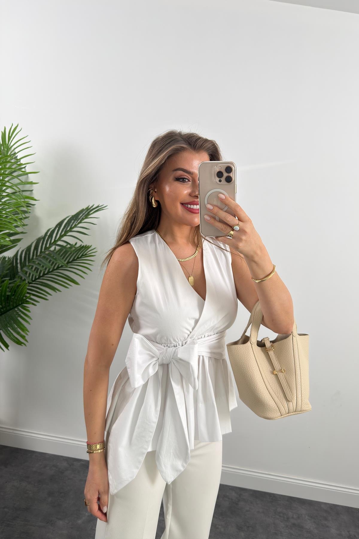 Eteği Valonlu Beli Kuşaklı Kruvaze Poplin Bluz Beyaz