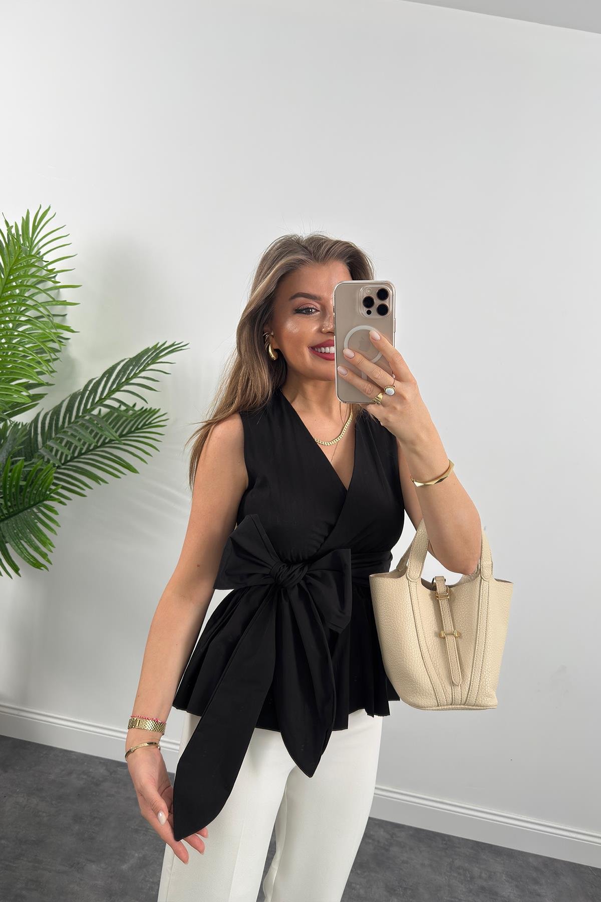 Eteği Valonlu Beli Kuşaklı Kruvaze Poplin Bluz Siyah