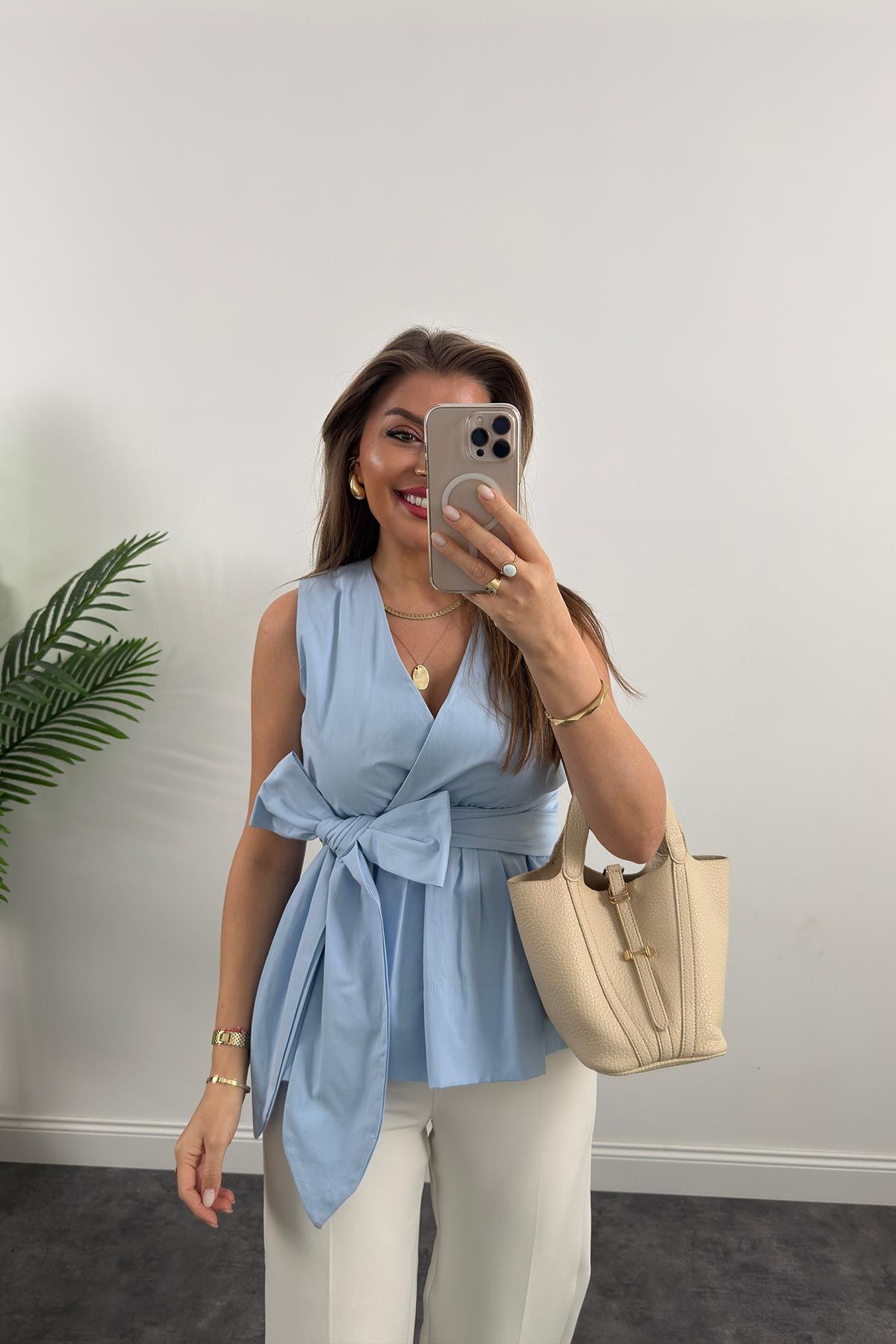 Eteği Valonlu Beli Kuşaklı Kruvaze Poplin Bluz Mavi