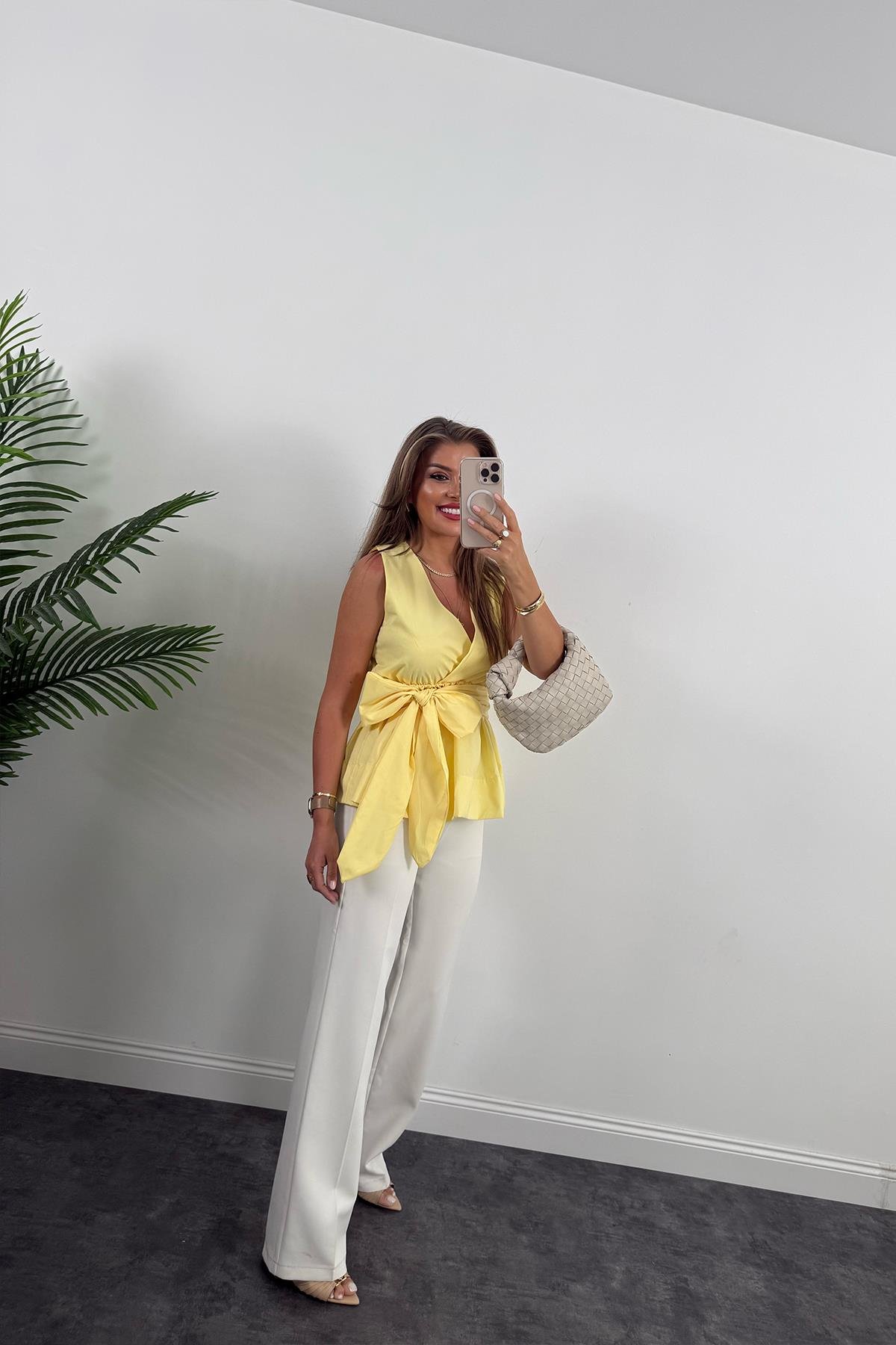 Eteği Valonlu Beli Kuşaklı Kruvaze Poplin Bluz Tatlı Sarı