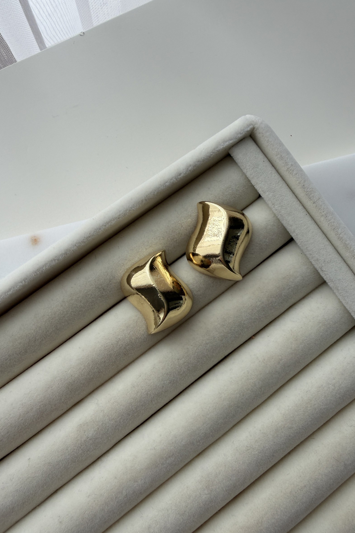 Gold Bombeli Plaka Küpe