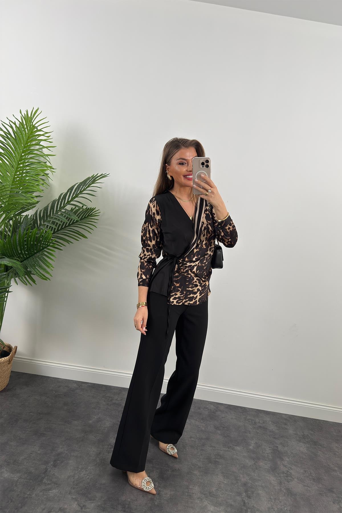 Lüx Kalite İpek Saten Yakası Şeritli Kruvaze Leopar Bluz