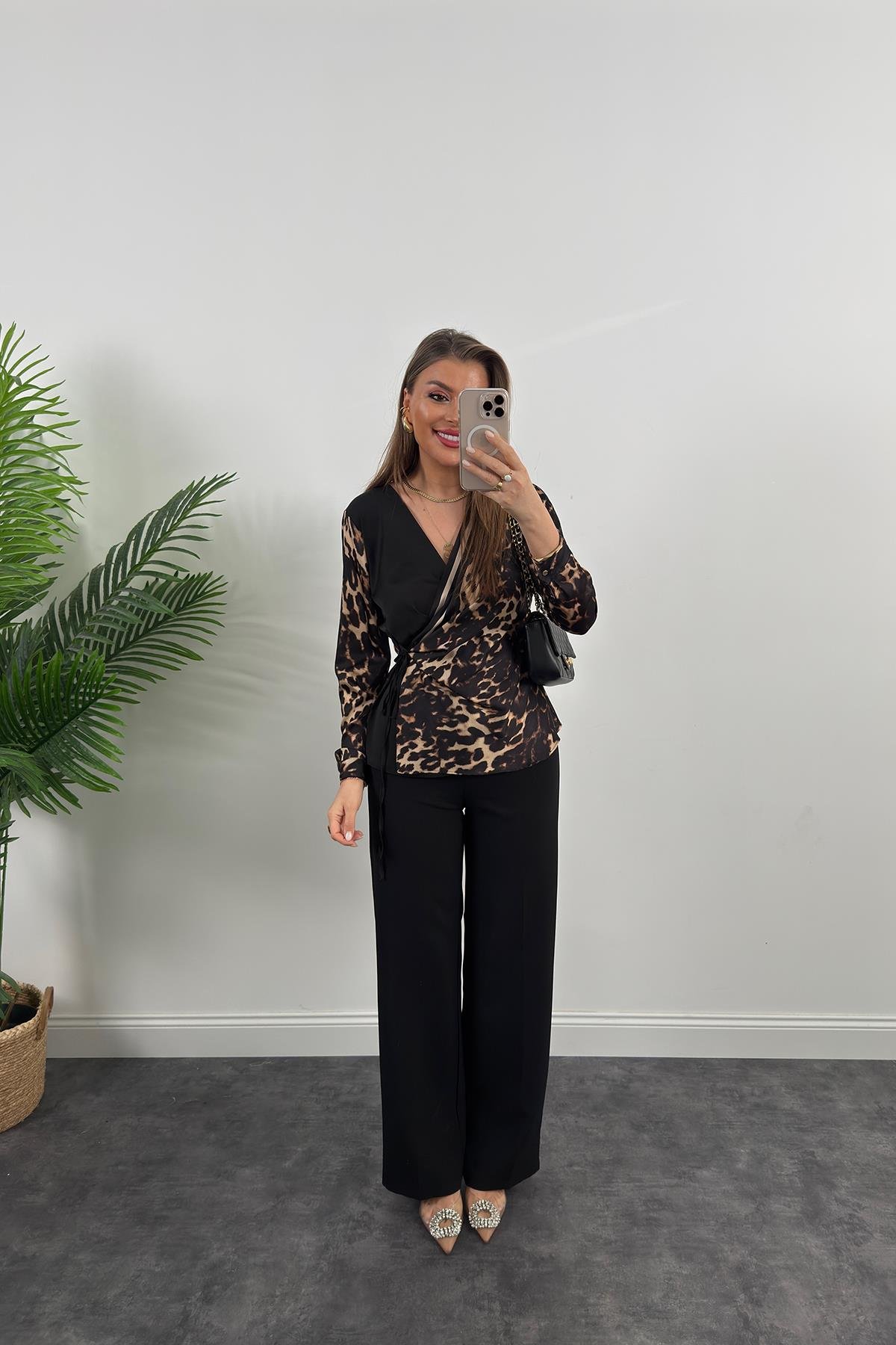 Lüx Kalite İpek Saten Yakası Şeritli Kruvaze Leopar Bluz