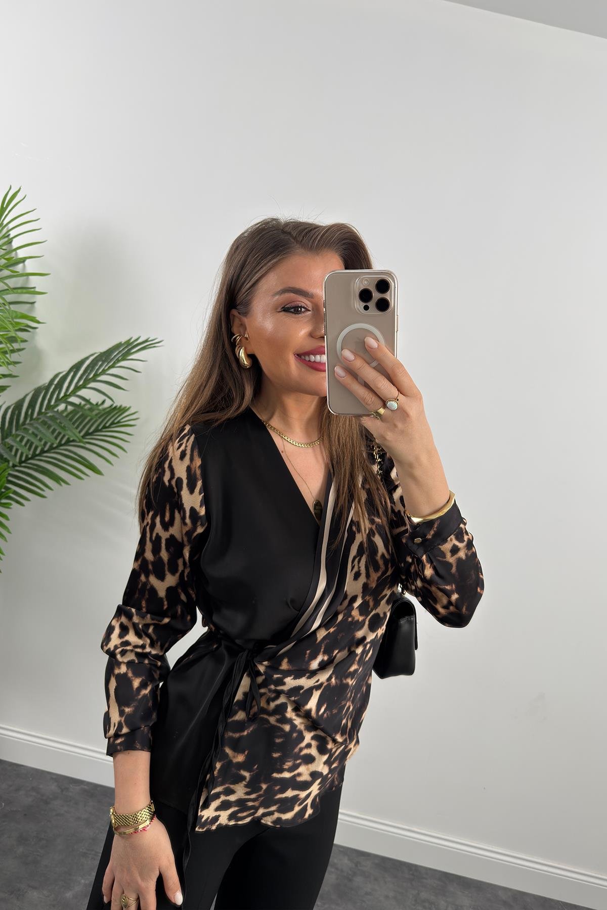 Lüx Kalite İpek Saten Yakası Şeritli Kruvaze Leopar Bluz