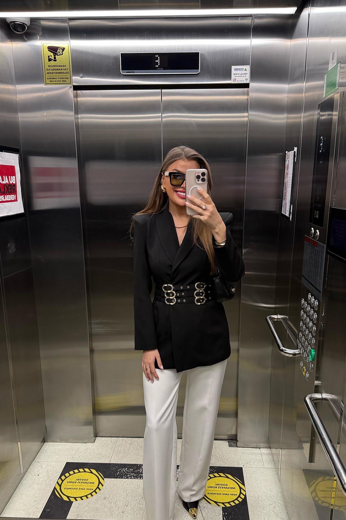 Lüx Kalite Marka Model Gold Kemerli Vatkalı Tasarım Blazer Ceket Siyah