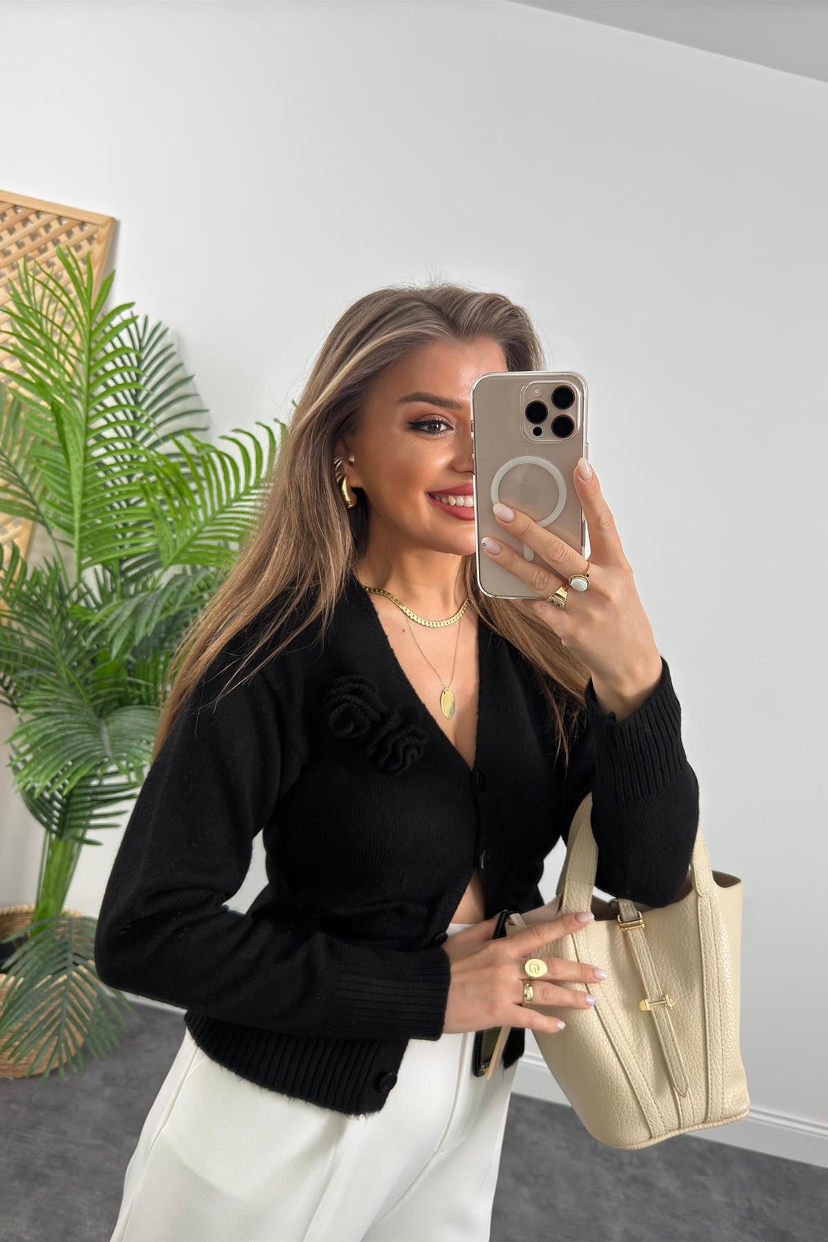 Marka Model Gül Broşlu Basic Yumoş Hırka Siyah