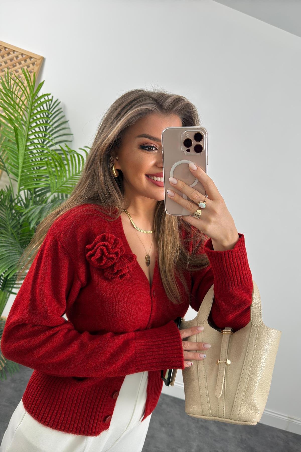 Marka Model Gül Broşlu Basic Yumoş Hırka Kırmızı