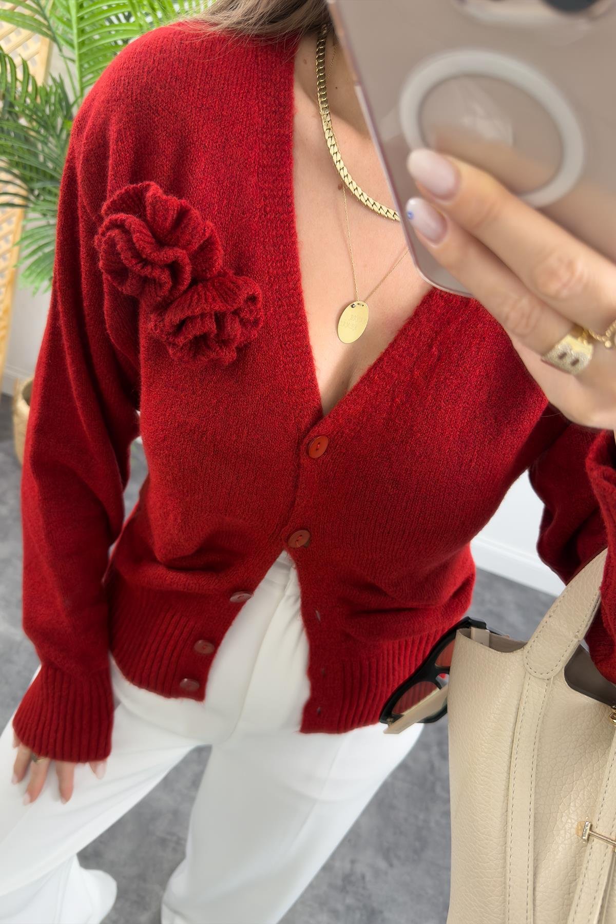 Marka Model Gül Broşlu Basic Yumoş Hırka Kırmızı