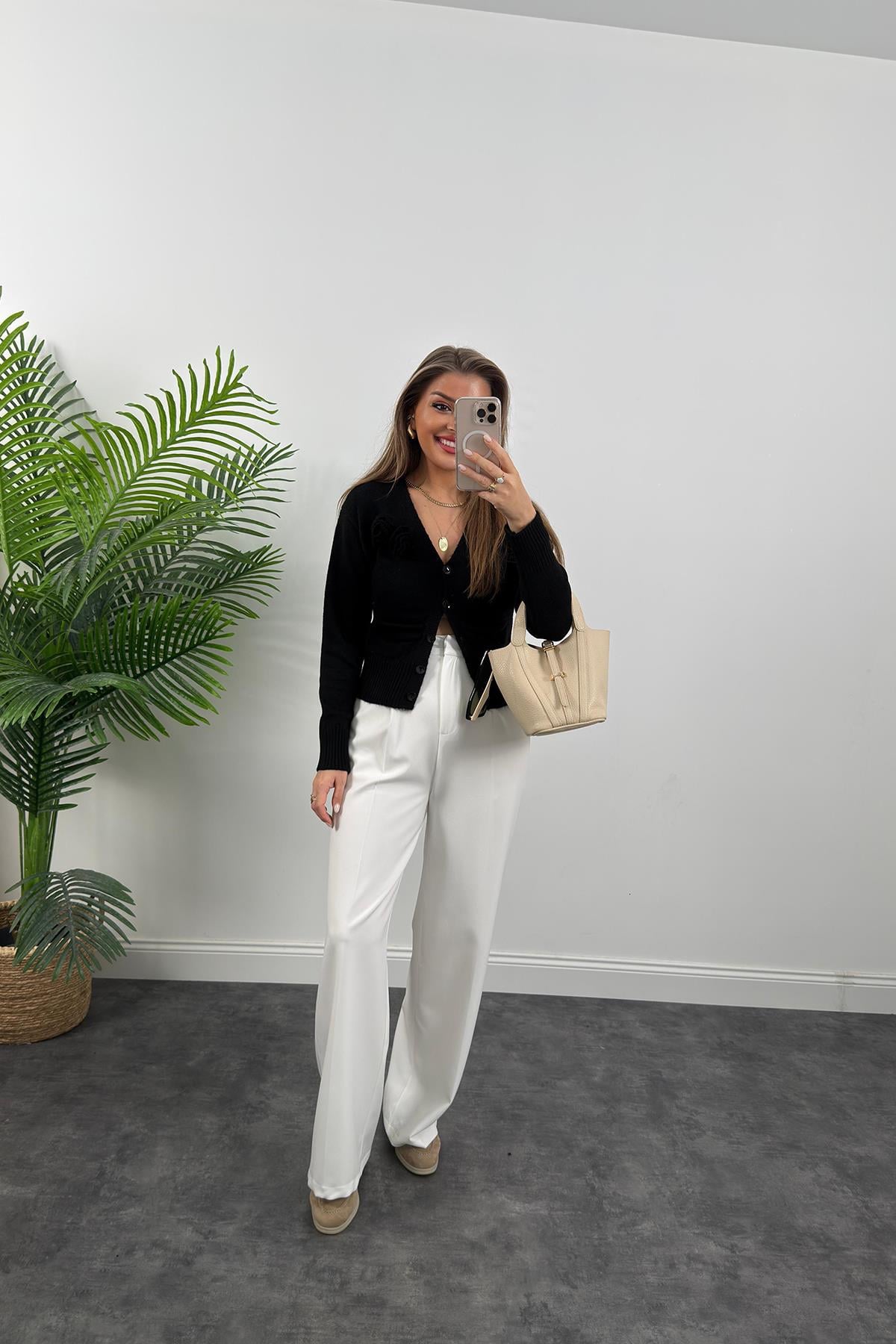 Marka Model Gül Broşlu Basic Yumoş Hırka Siyah