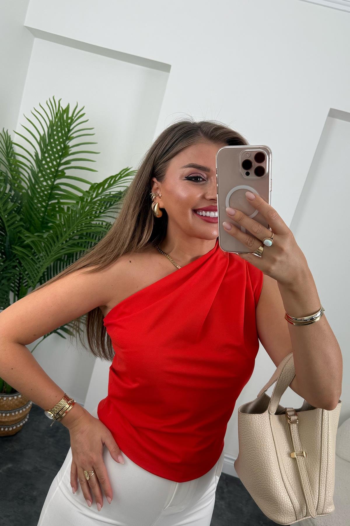 Marka Model Likralı Drapeli Tek Omuz Tasarım Bluz Kırmızı 