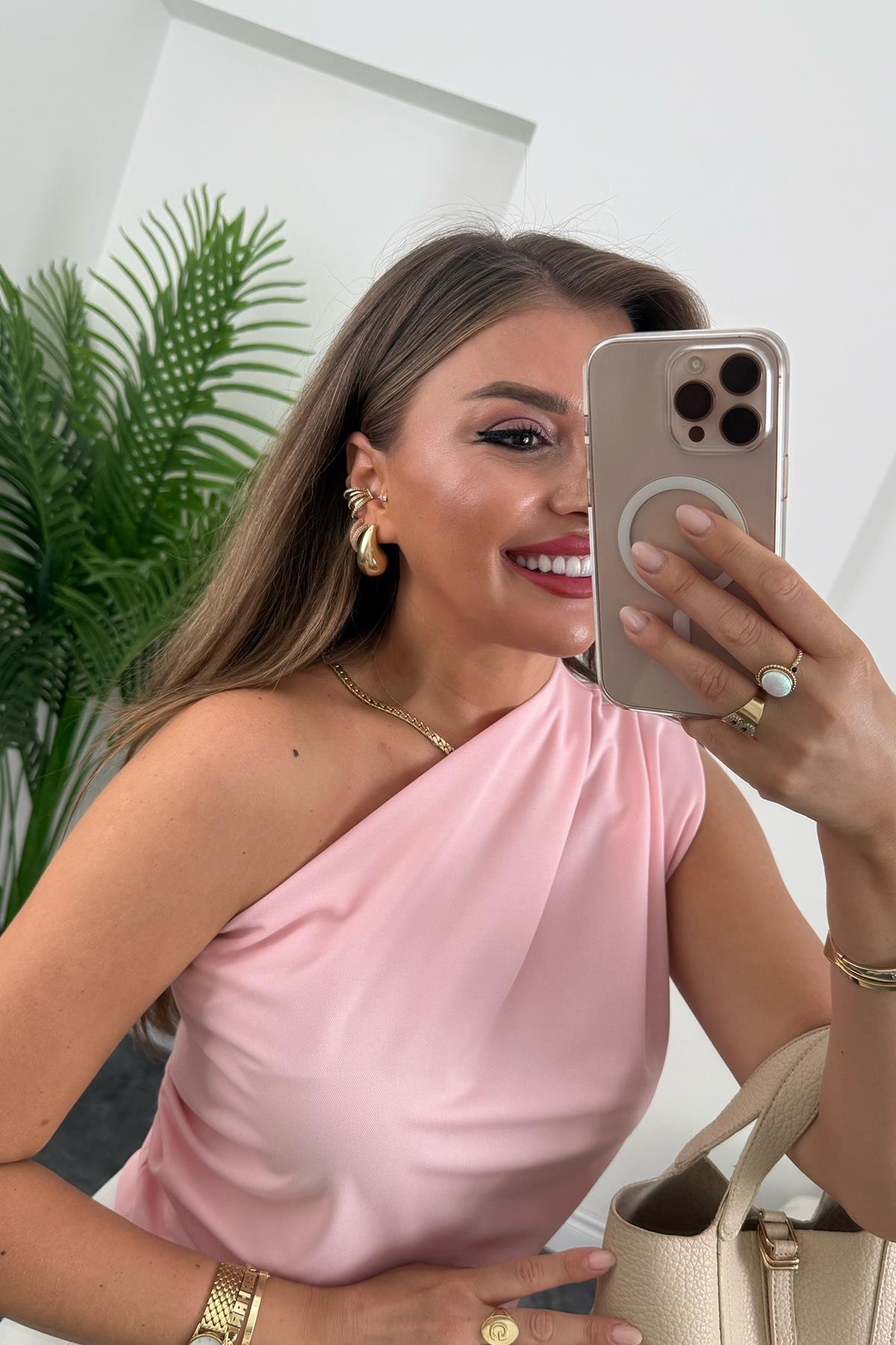 Marka Model Likralı Drapeli Tek Omuz Tasarım Bluz Pembe 