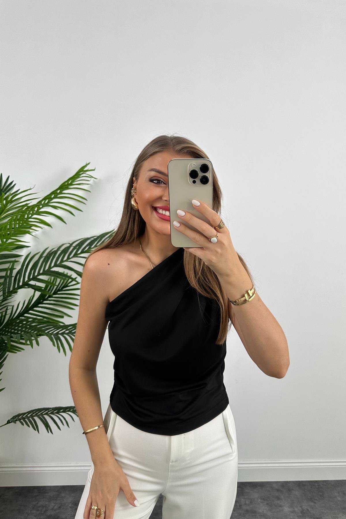 Marka Model Likralı Drapeli Tek Omuz Tasarım Bluz Siyah