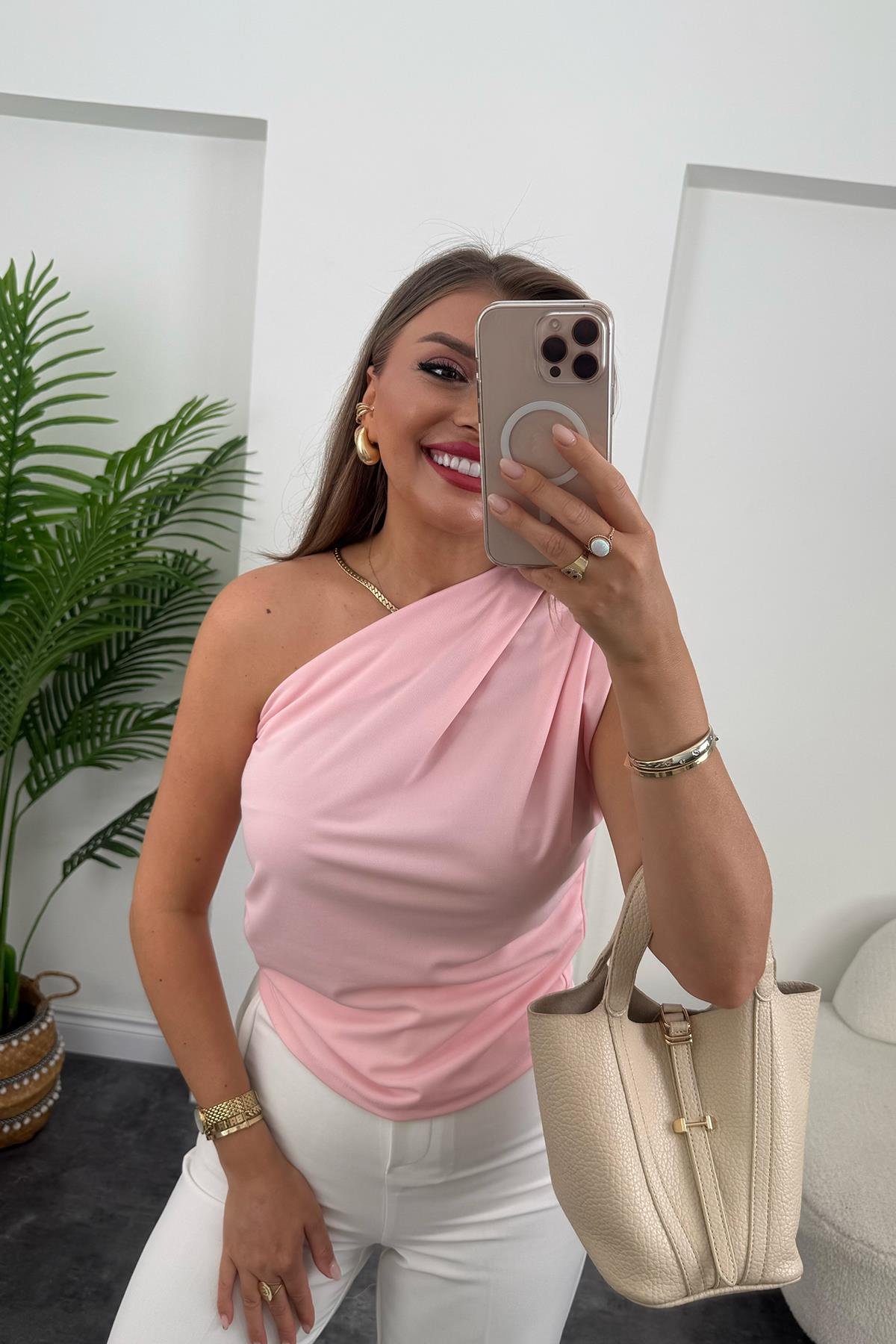 Marka Model Likralı Drapeli Tek Omuz Tasarım Bluz Pembe 
