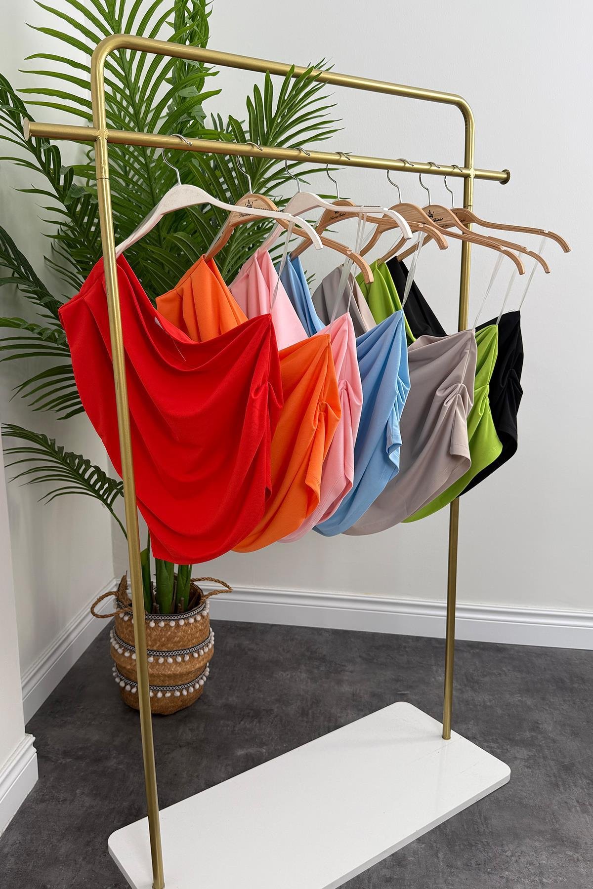 Marka Model Likralı Drapeli Tek Omuz Tasarım Bluz Taş 