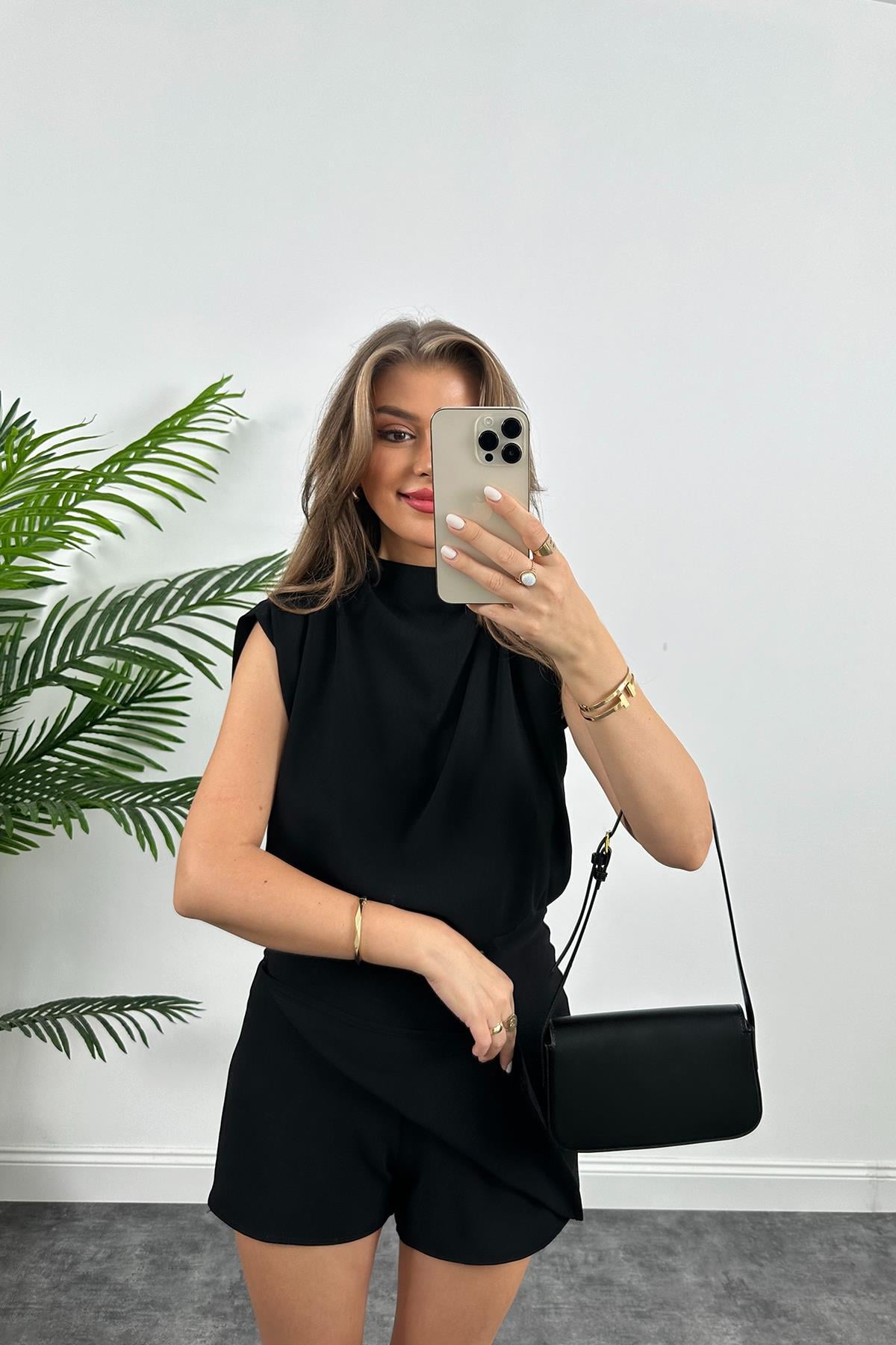 Marka Model Şort Etekli Krep Tulum