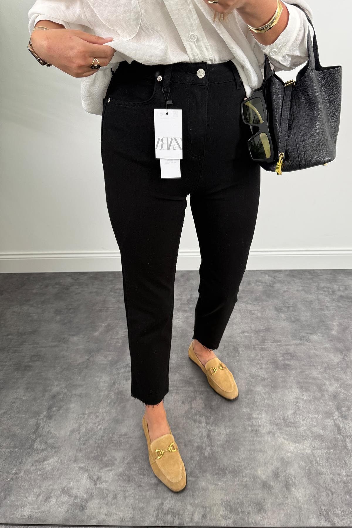 Premium Kalite Paçası Kesik Likralı Siyah Boyfit Jean