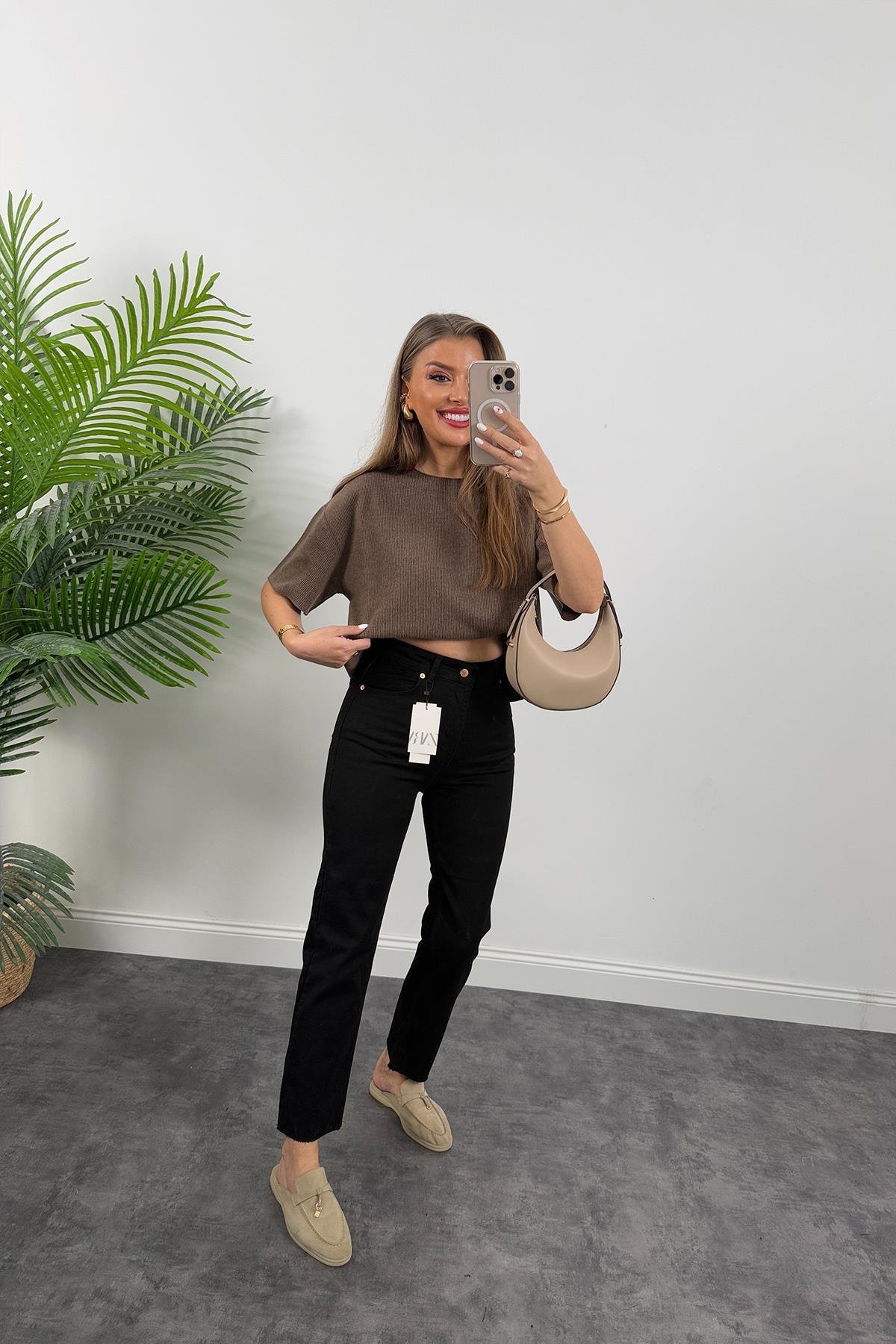 Premium Kalite Paçası Kesik Toparlayıcı Boyfit Jean Siyah